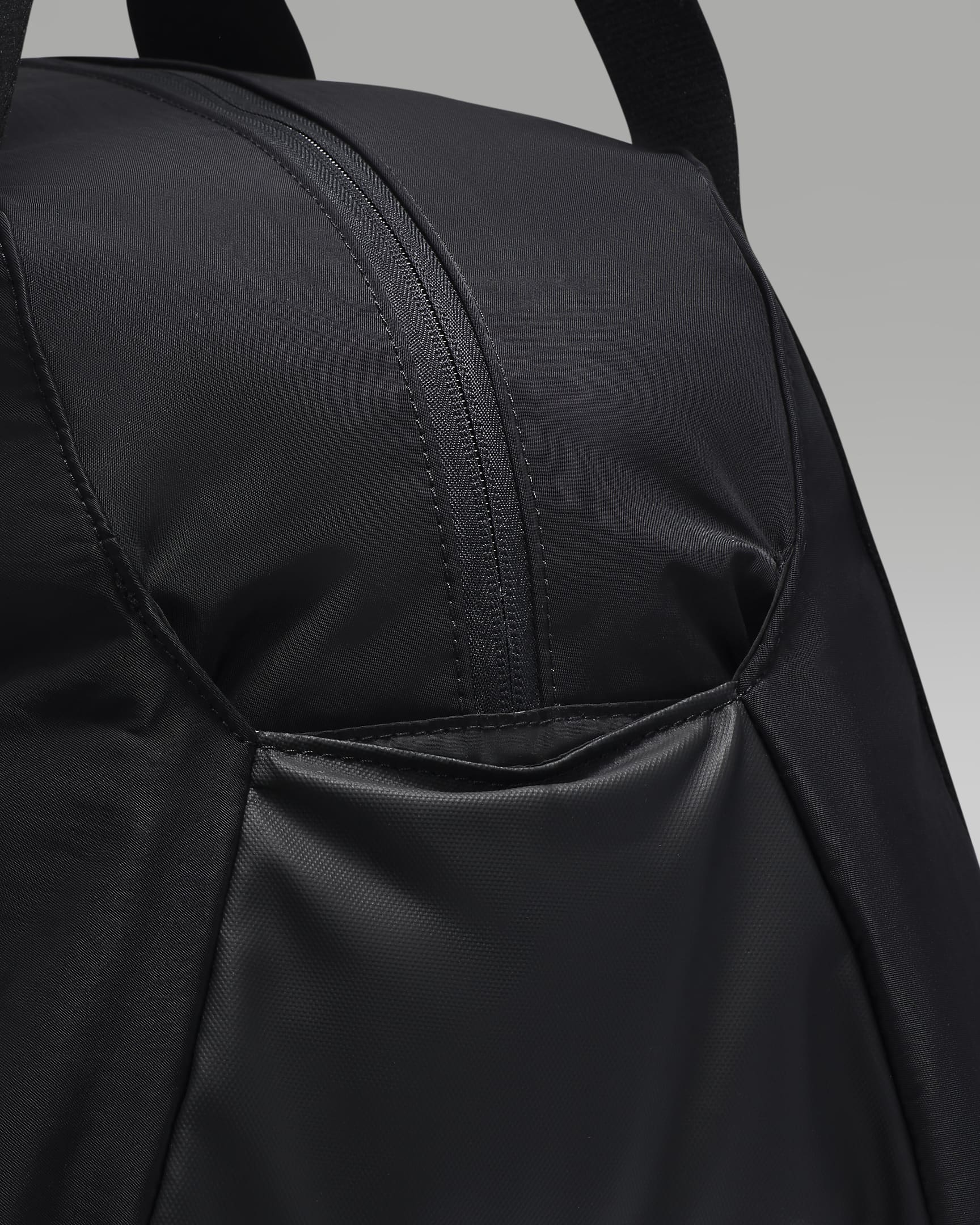 Jordan Alpha Duffle Bag (46.8L). Nike AT