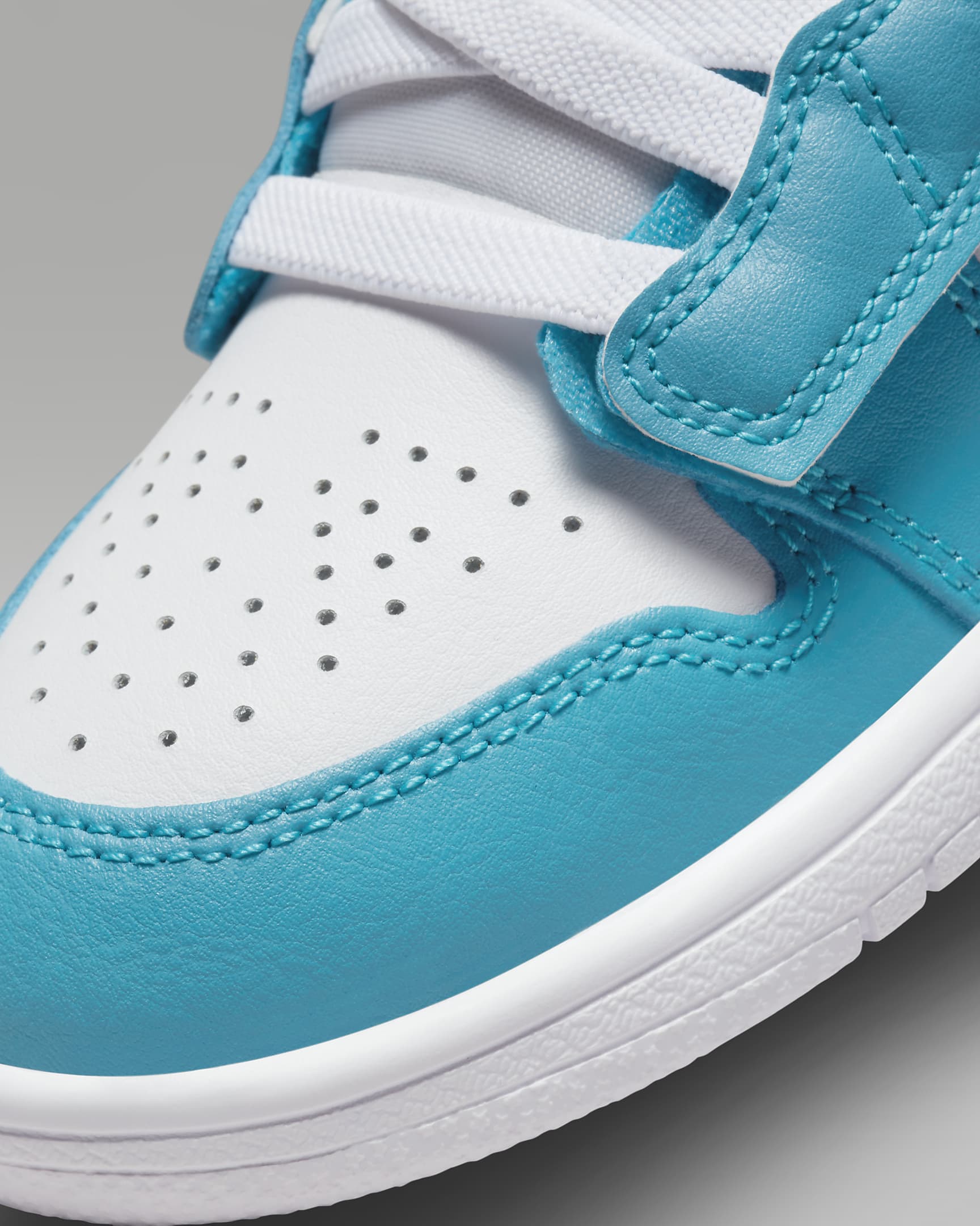 Jordan 1 Mid Younger Kids' Shoes. Nike IN