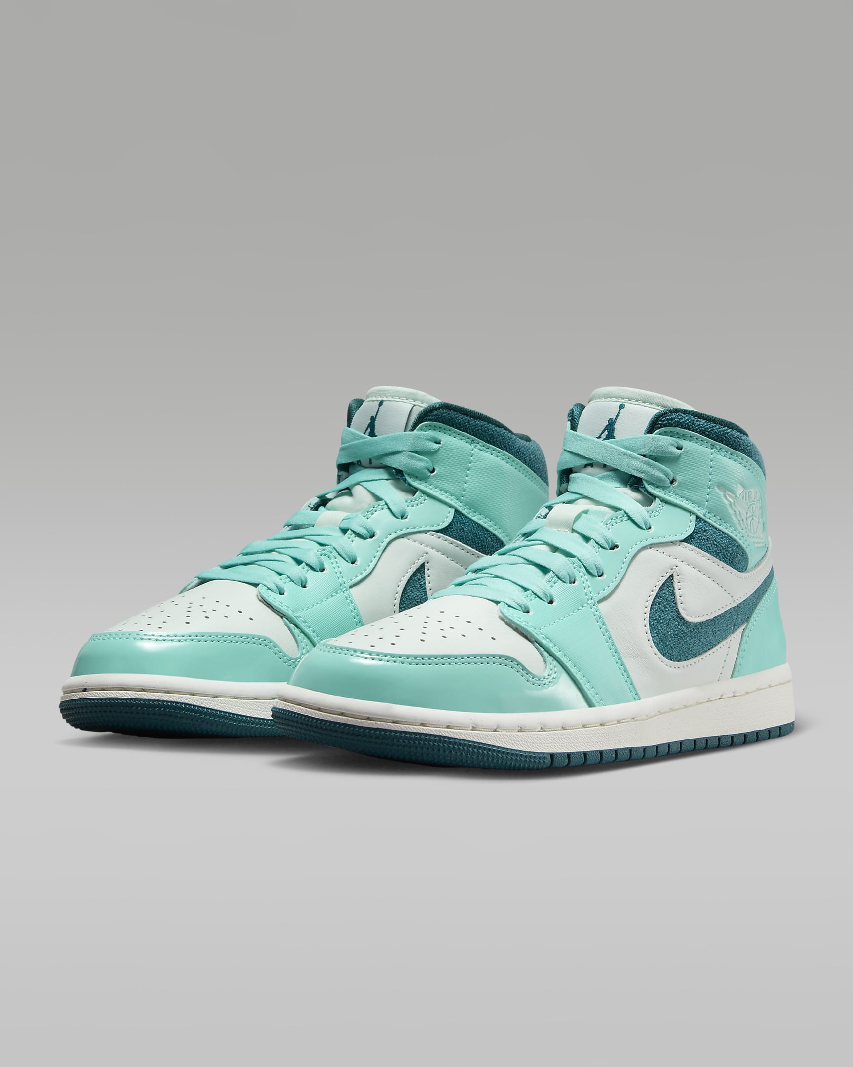 Air Jordan 1 Mid SE Women's Shoes - Bleached Turquoise/Barely Green/Sail/Sky J Teal