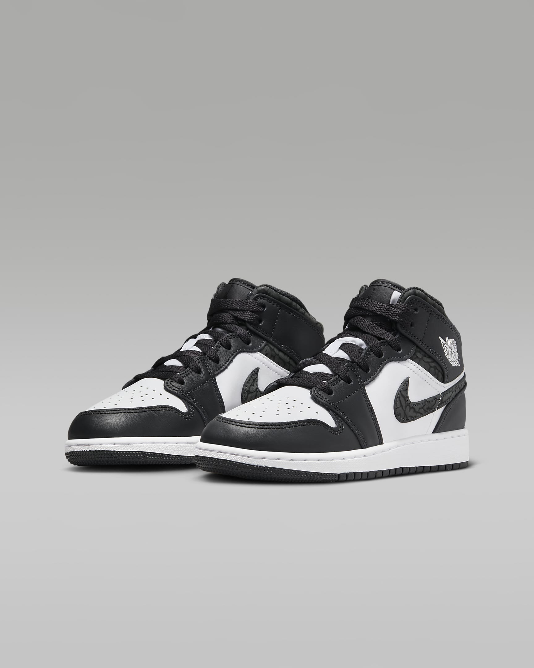 Air Jordan 1 Mid SE Older Kids' Shoes - Off-Noir/White/Black/Black
