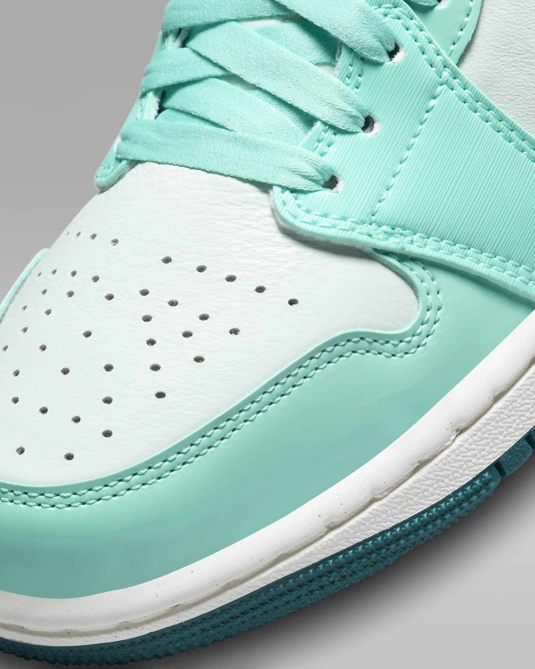 Air Jordan 1 Mid SE Women's Shoes - Bleached Turquoise/Barely Green/Sail/Sky J Teal