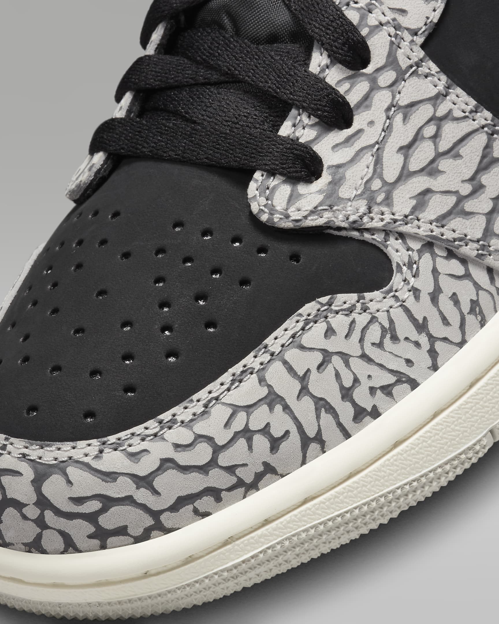 Air Jordan 1 Low OG Shoes. Nike SI