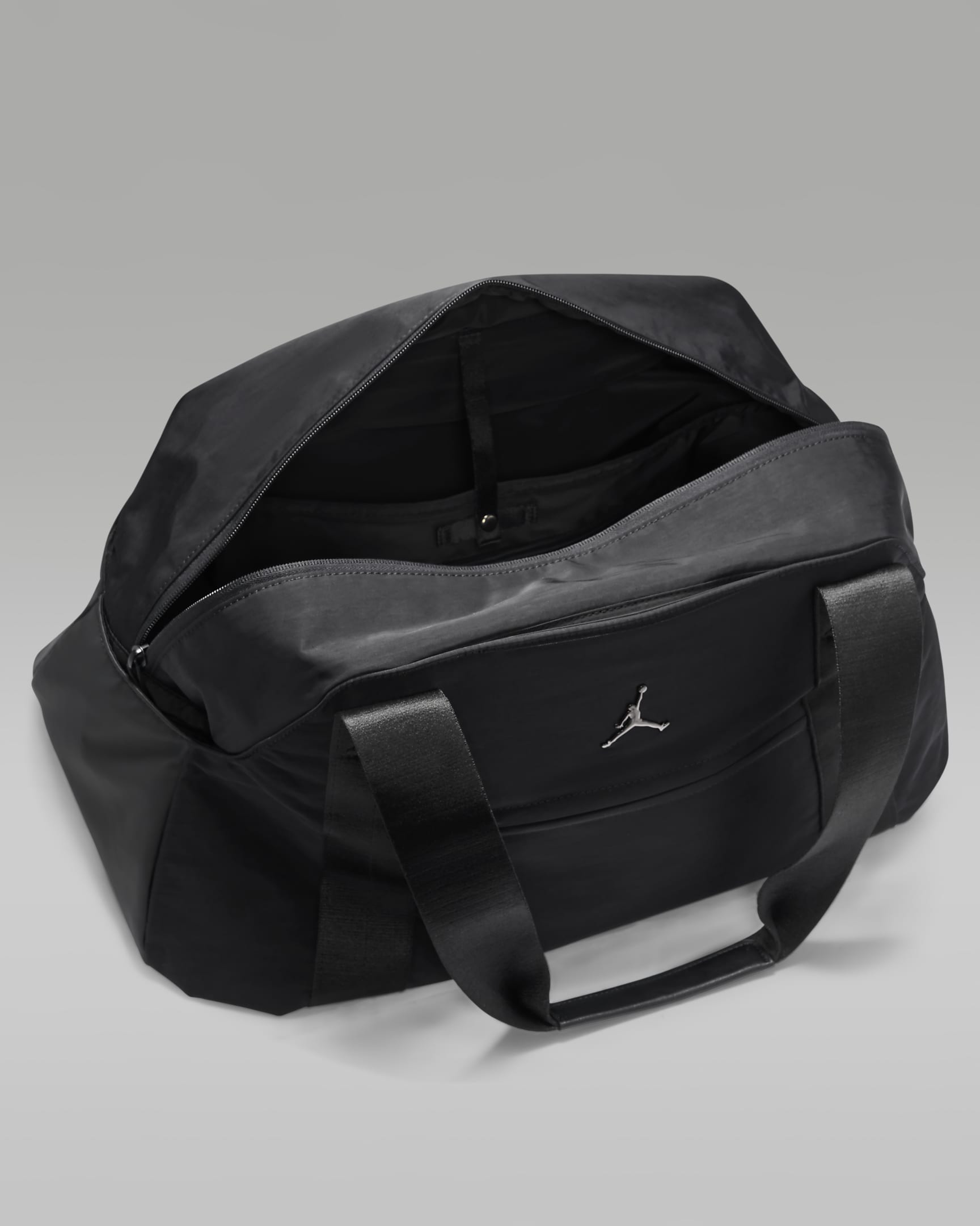 Jordan Alpha Duffle Bag (46.8L). Nike AT