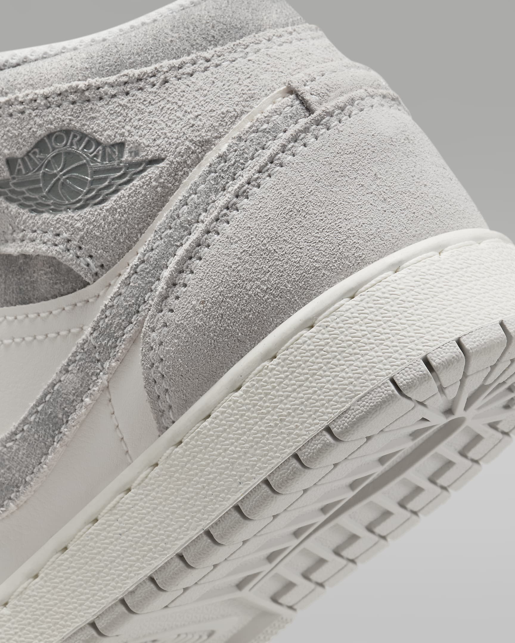 Air Jordan 1 Mid SE Big Kids' Shoes - Neutral Grey/Sail/Smoke Grey