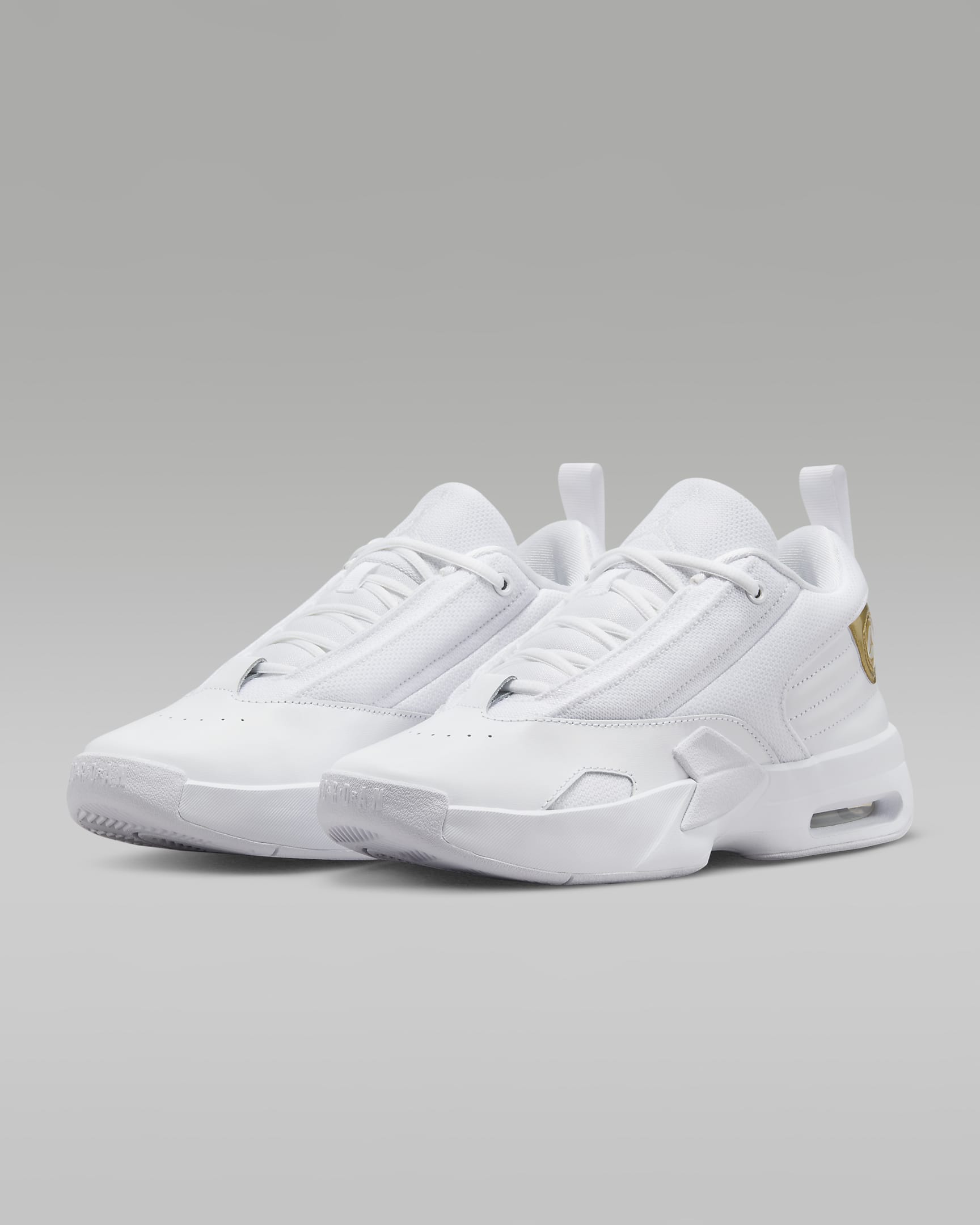 Jordan Max Aura 6 Women's Shoes - White/Metallic Gold