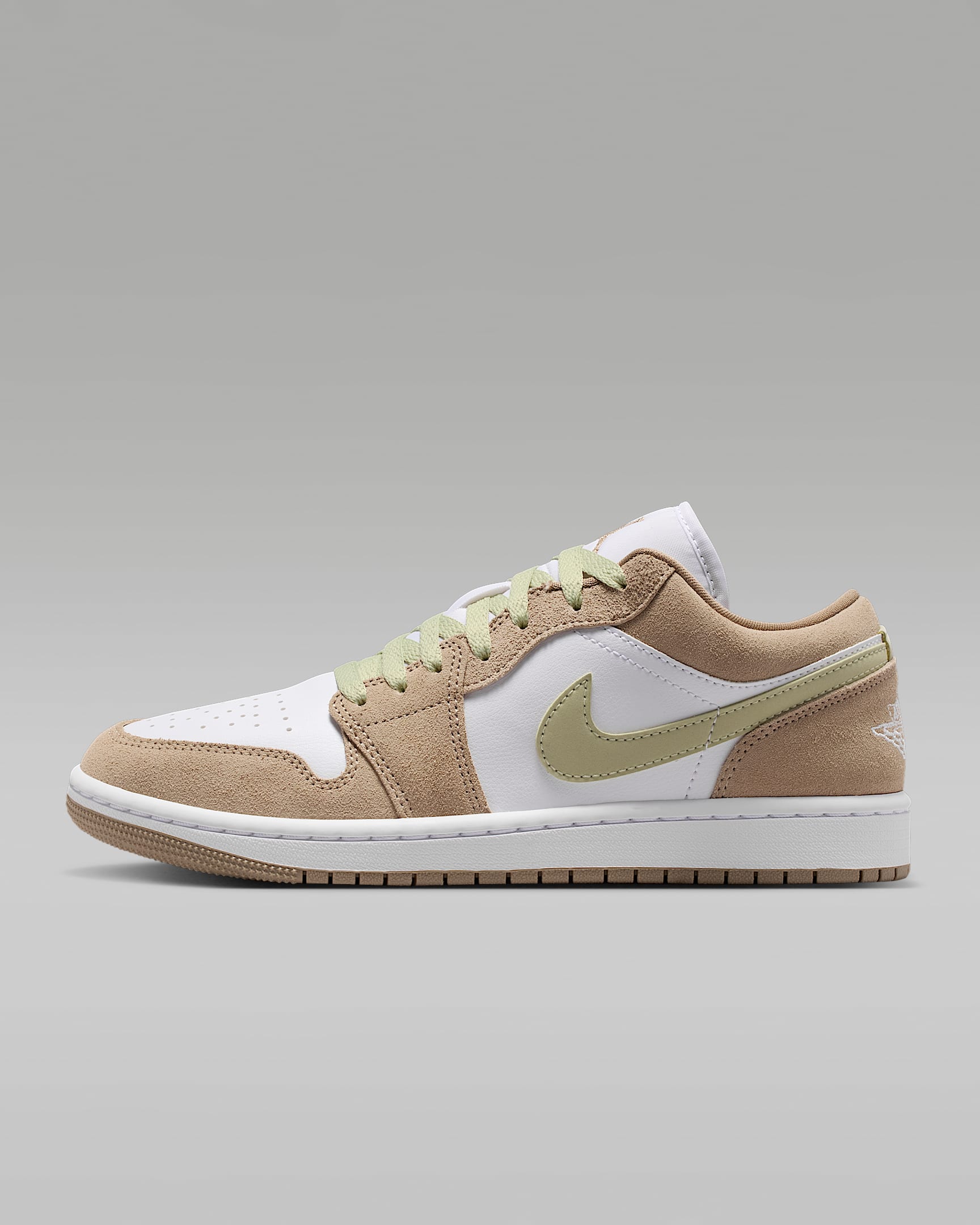 Sapatilhas Air Jordan 1 Low para mulher - Caqui/Olive Aura/Sail/Branco