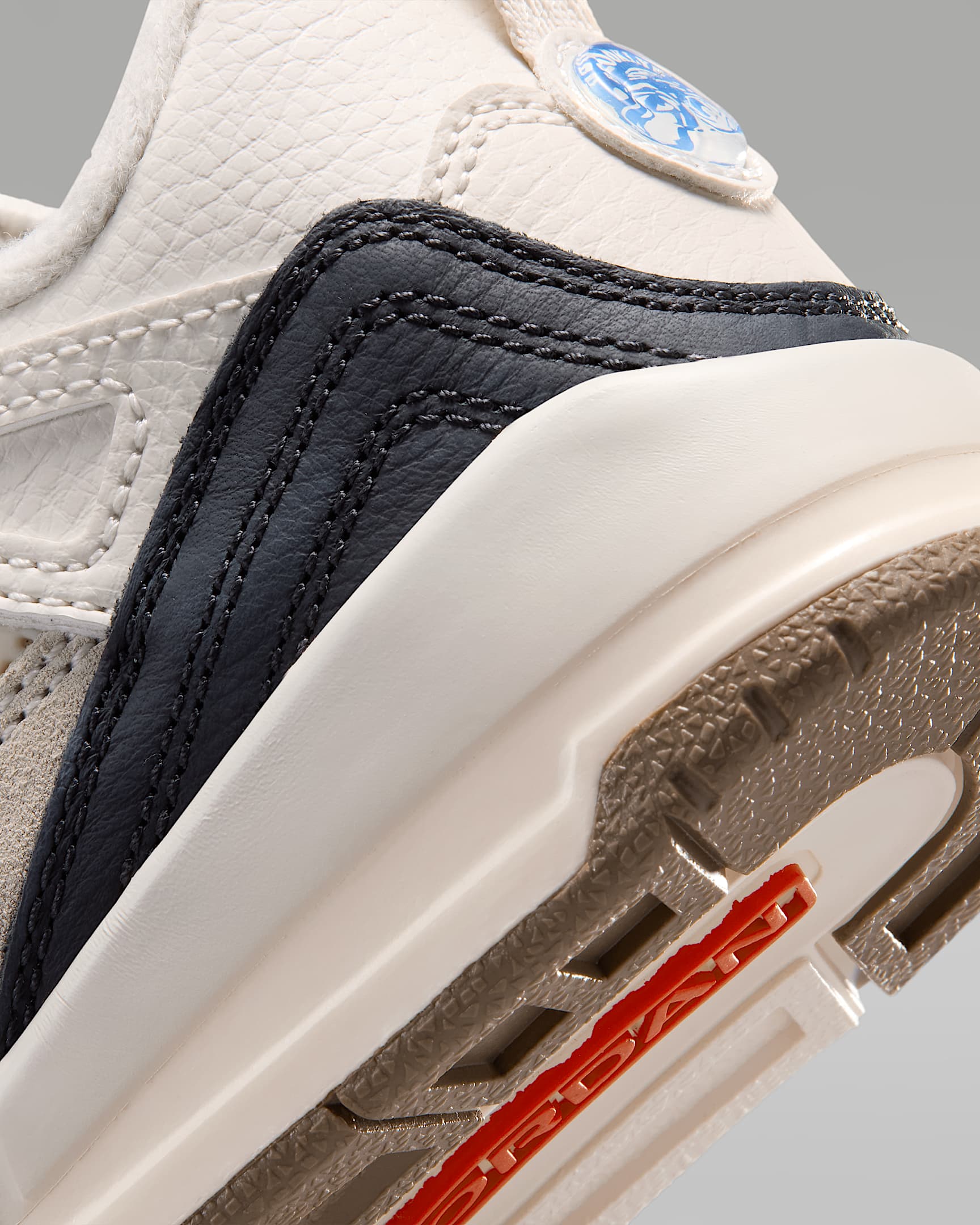 Tenis para niños de preescolar Jordan Spizike Low FC - Fantasma/Vela/Azul eléctrico/Rojo universitario