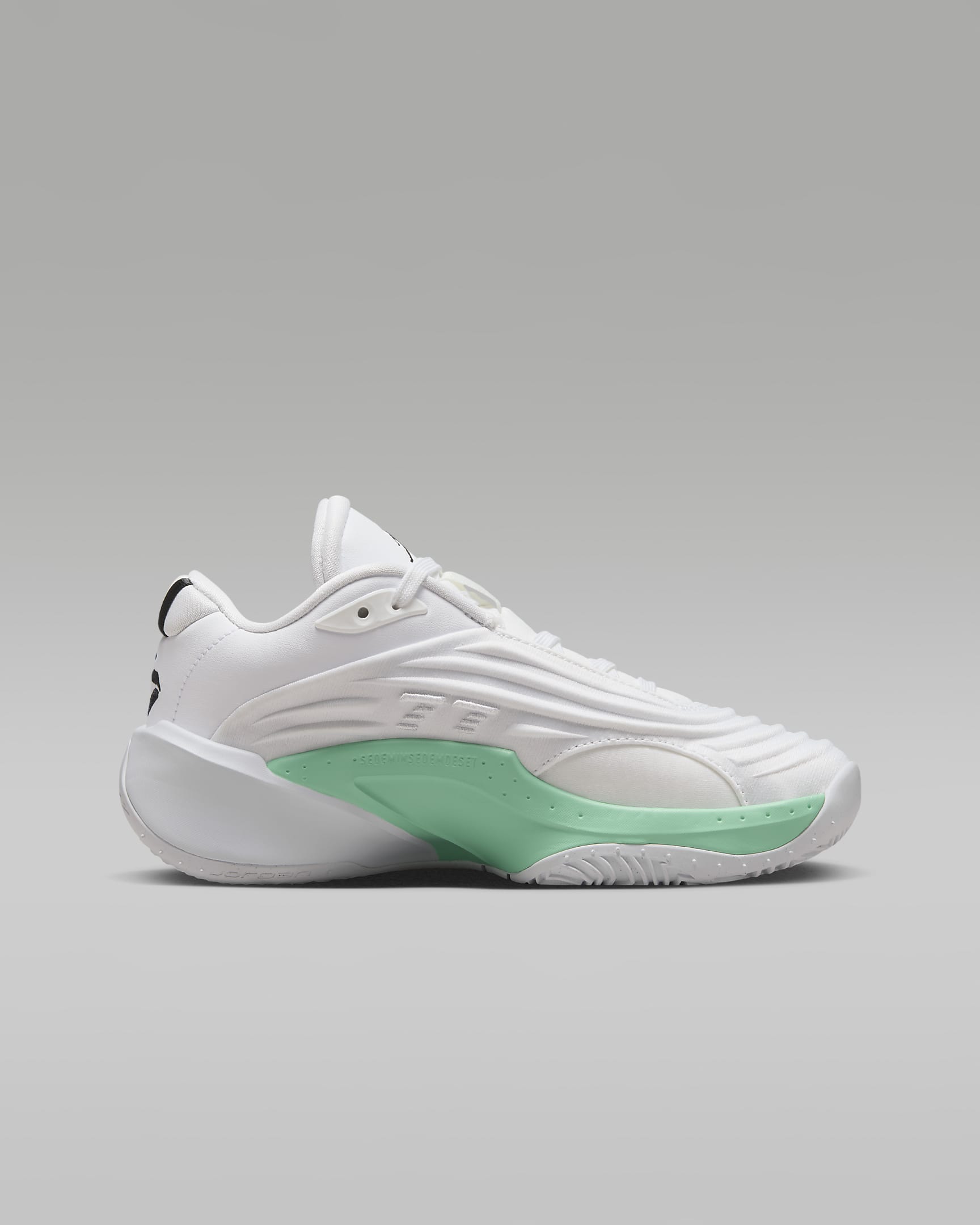 Tenis de básquetbol para niños grandes Luka 3 "Photo Finish" - Blanco/Volt resplandor/Verde resplandor/Negro