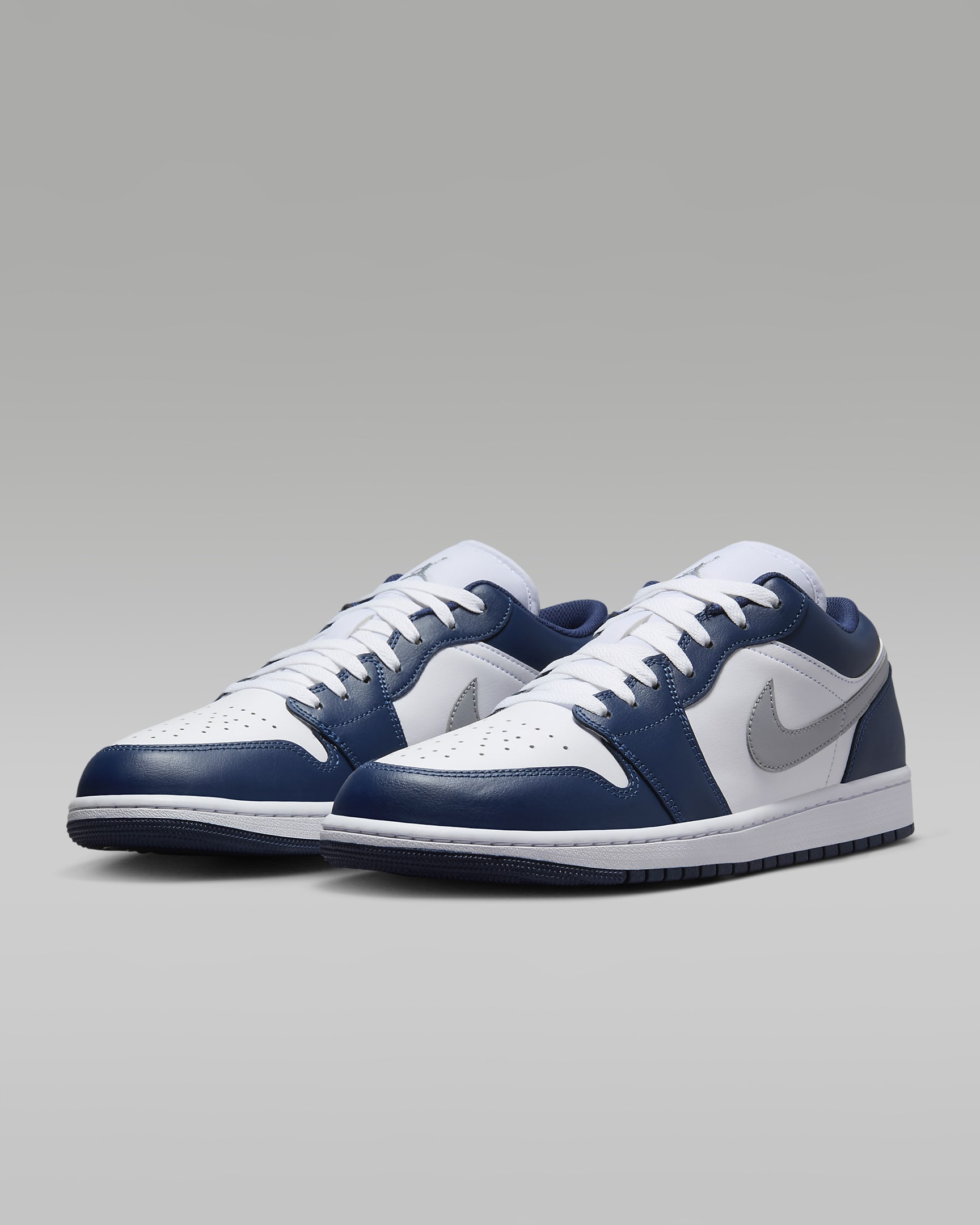 รองเท้าผู้ชาย Air Jordan 1 Low - ขาว/Midnight Navy/Wolf Grey