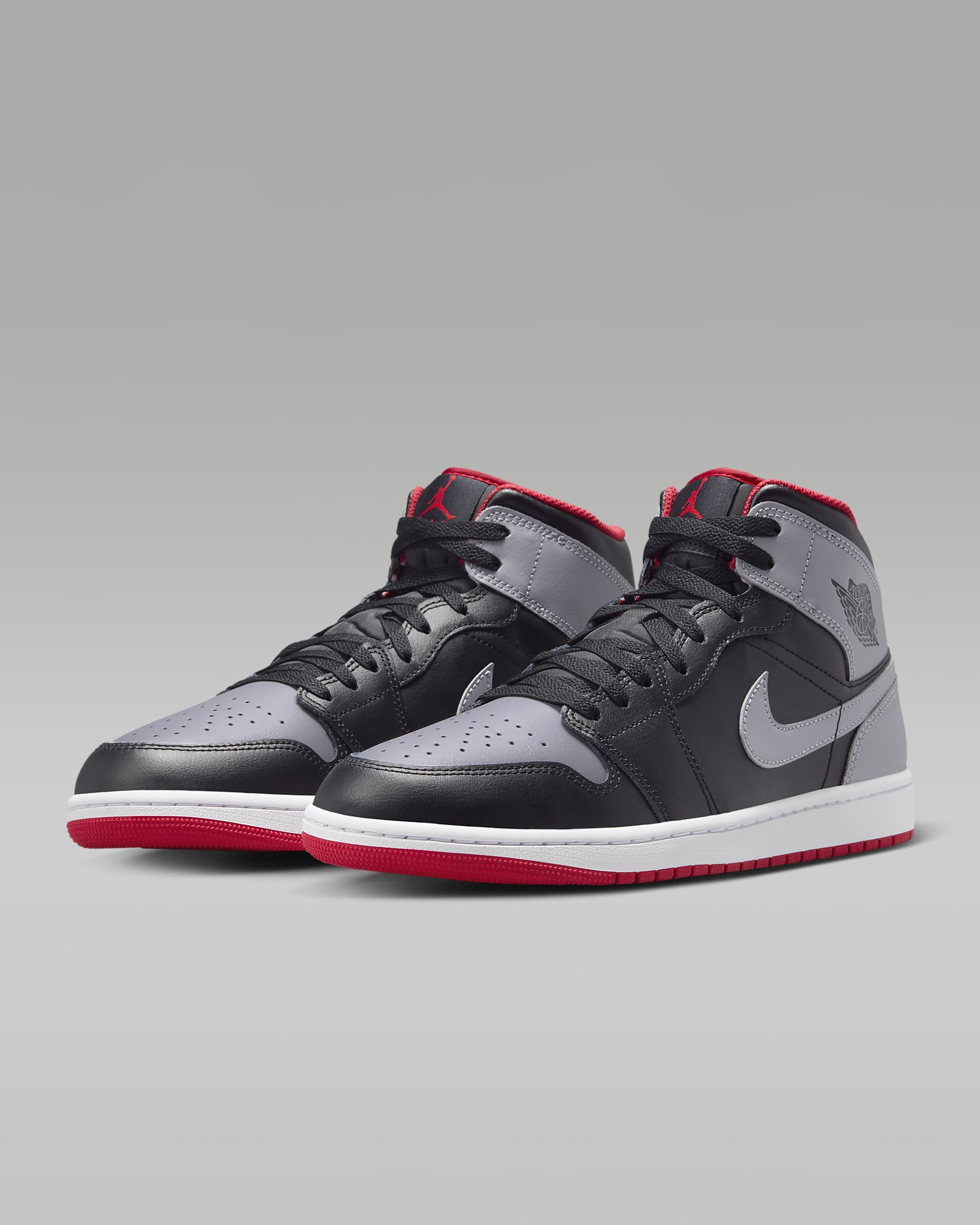 Air Jordan 1 Mid Erkek Ayakkabısı - Siyah/Fire Red/Beyaz/Cement Grey