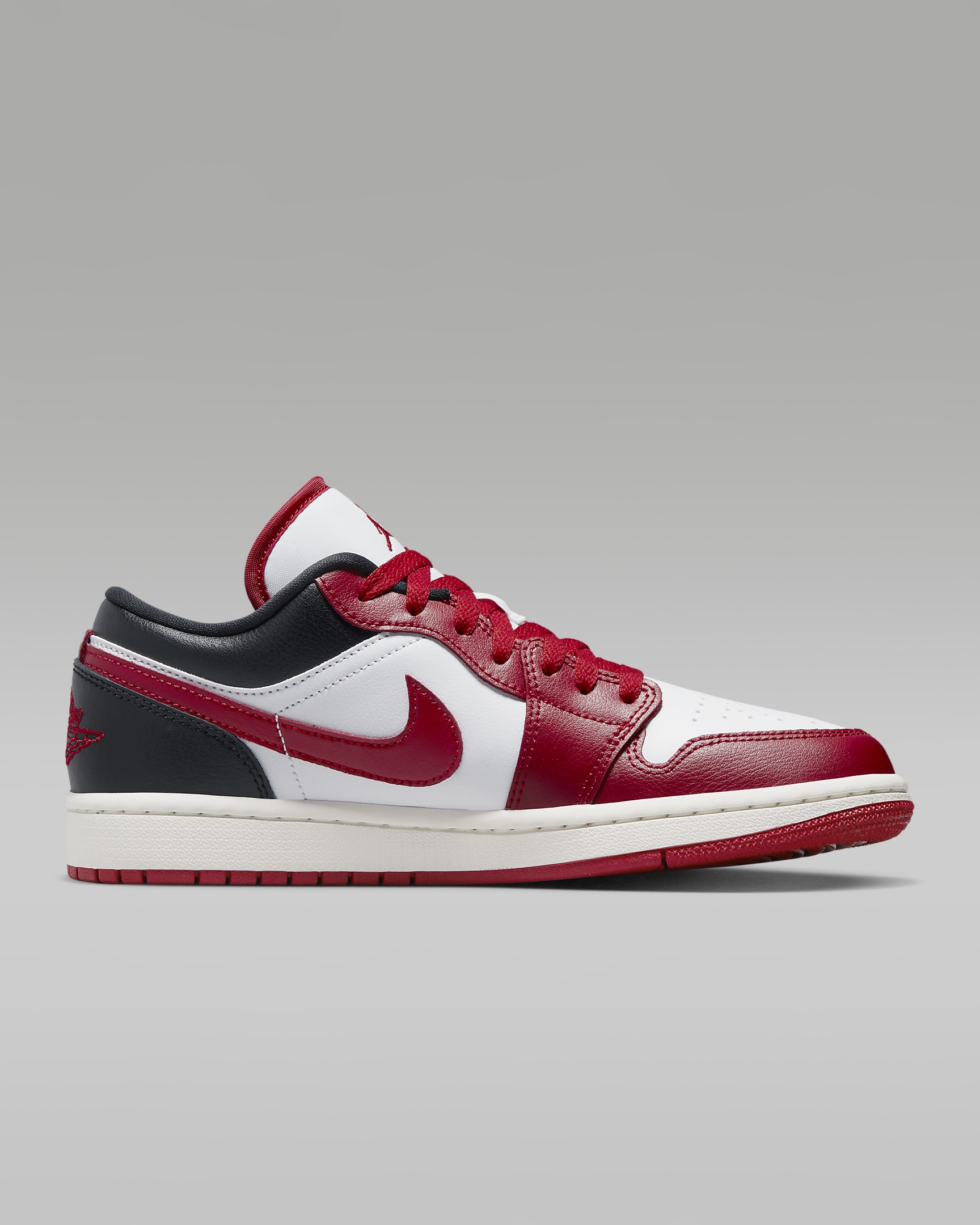 Buty damskie Air Jordan 1 Low - Biel/Czerń/Sail/Gym Red