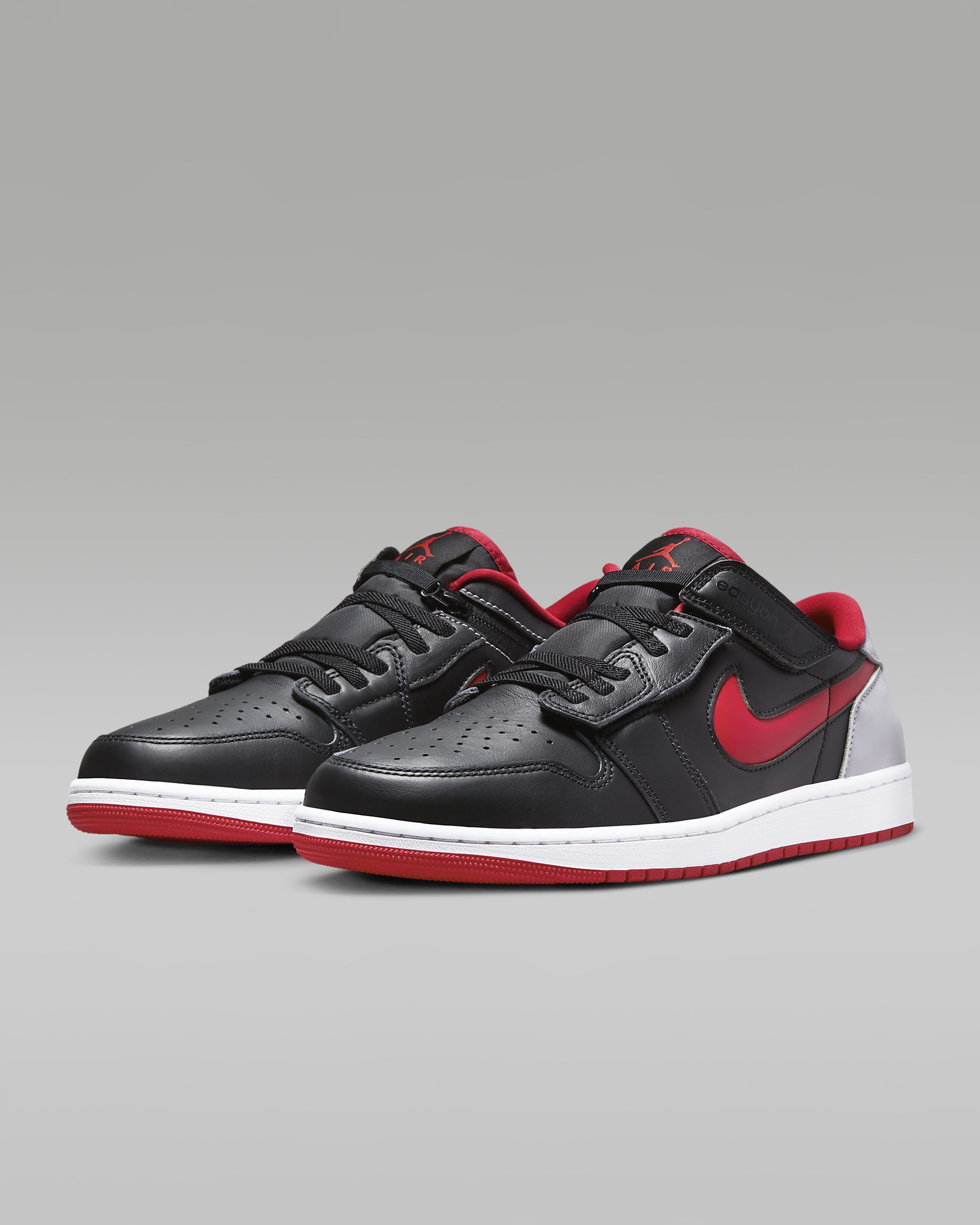 Air Jordan 1 Low FlyEase Eenvoudig aan en uit te trekken schoenen voor heren - Zwart/Cement Grey/Wit/Fire Red