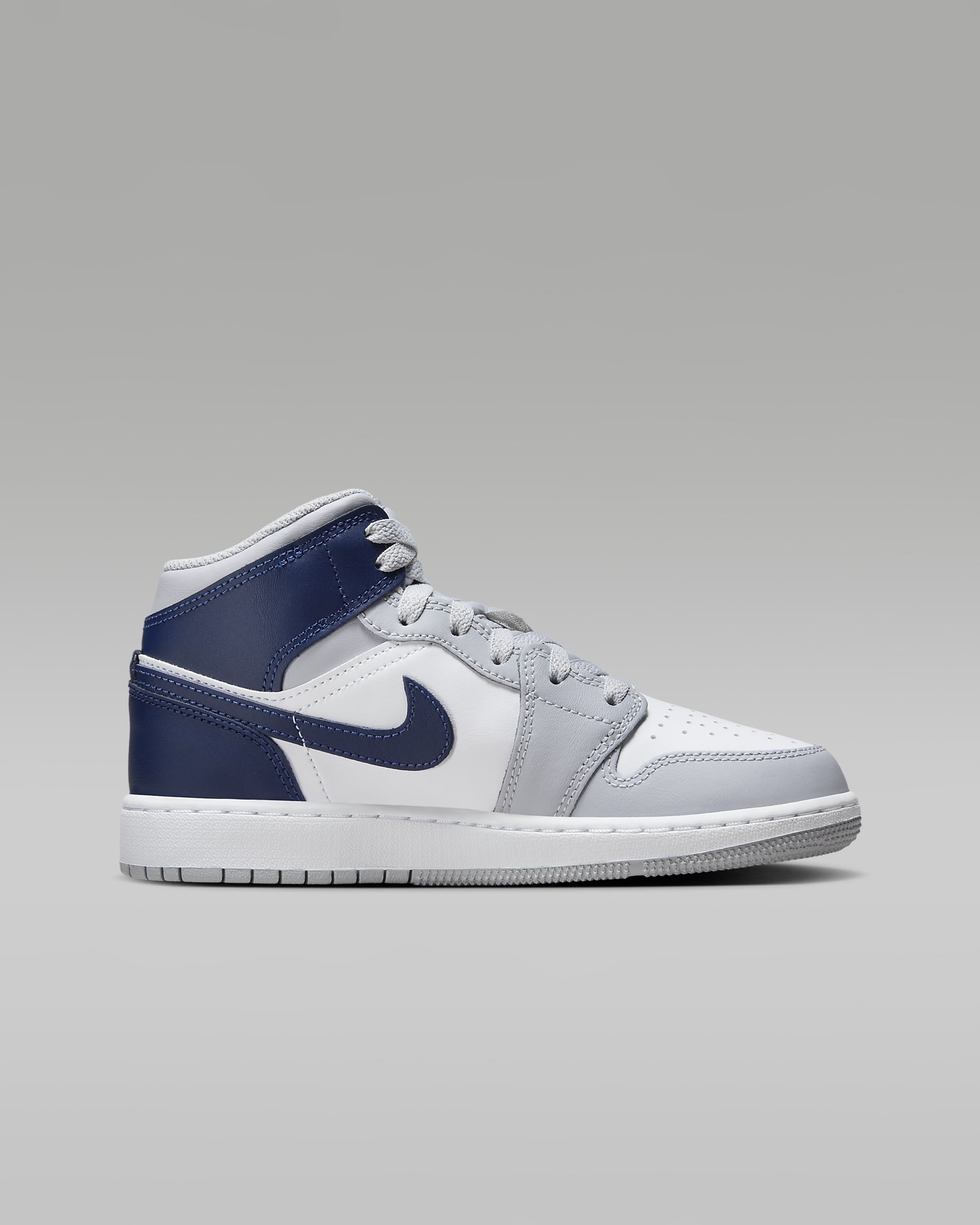 Air Jordan 1 Mid sko til store barn - Hvit/Wolf Grey/Midnight Navy