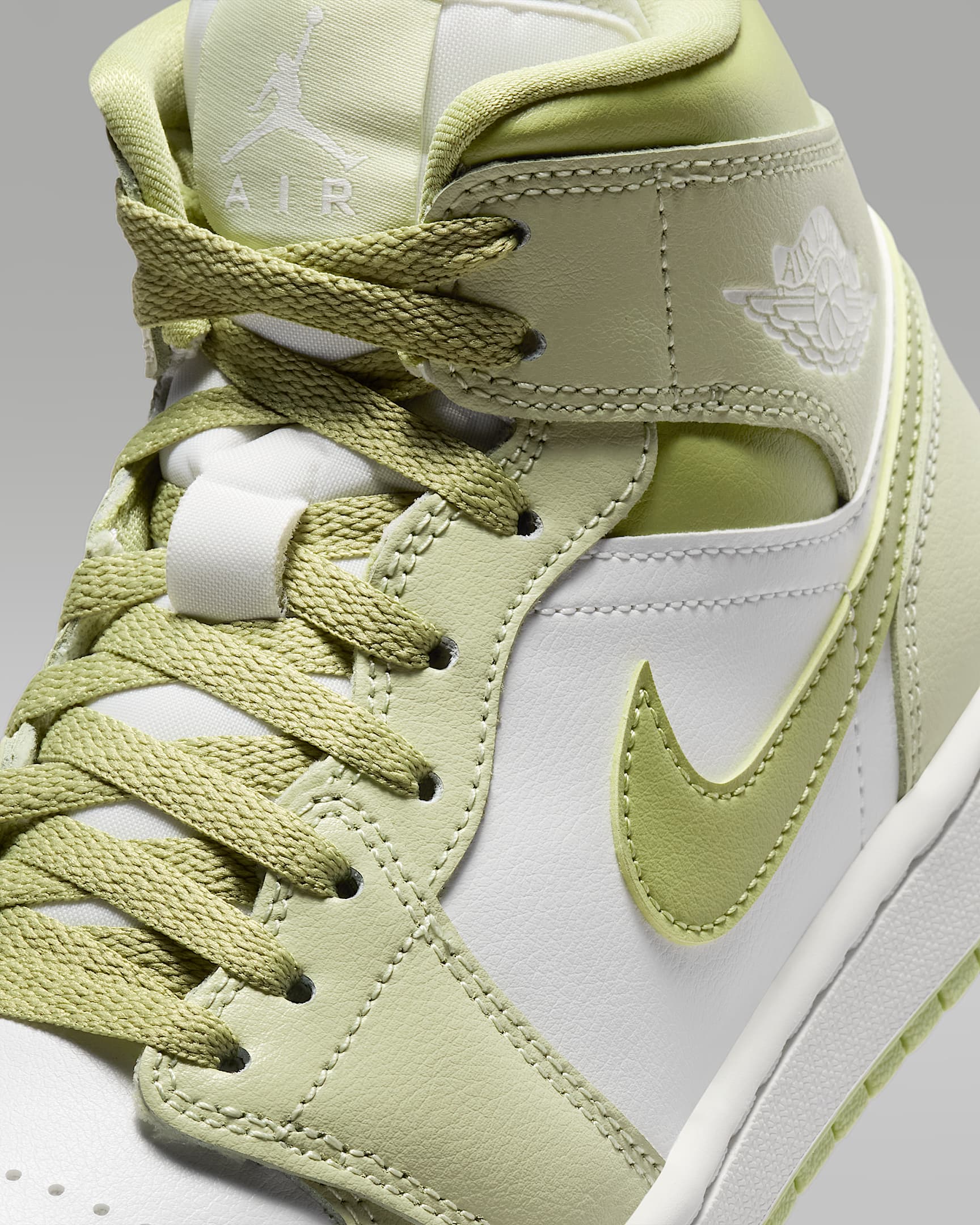 Chaussure Air Jordan 1 Mid pour femme - Olive Aura/Lawn/Coconut Milk/Sail