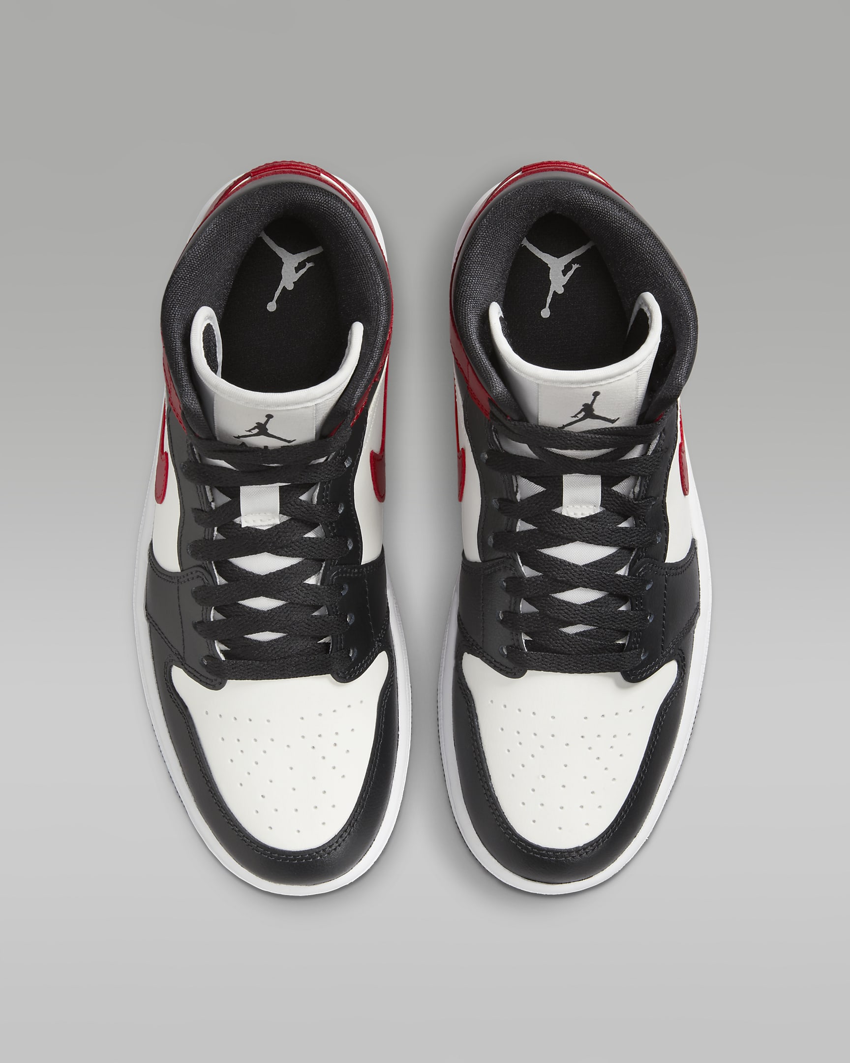 Sapatilhas Air Jordan 1 Mid para mulher - Sail/Off Noir/Branco/Vermelho Gym