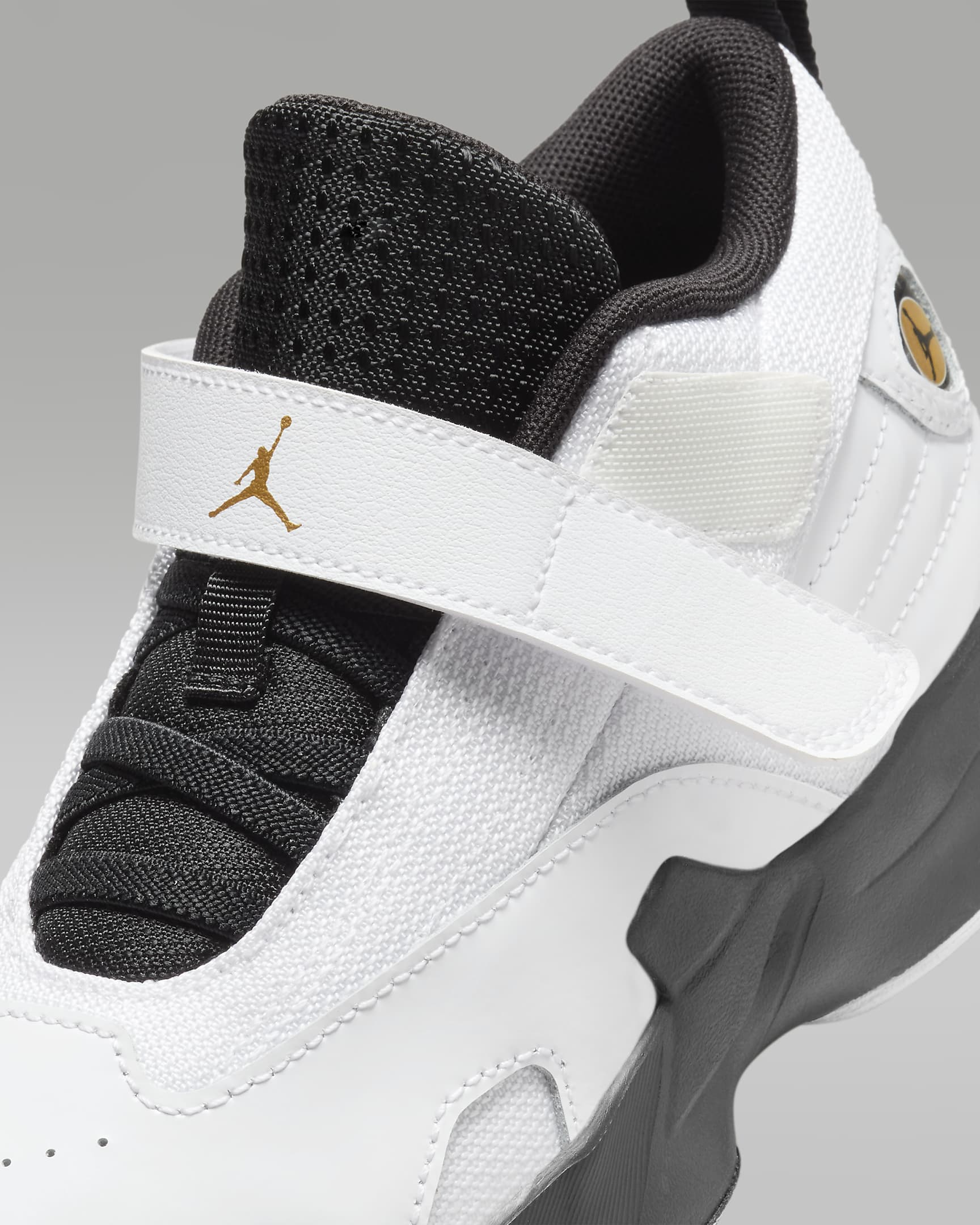 Jordan Max Aura 6 Little Kids' Shoes - White/Black/Metallic Gold