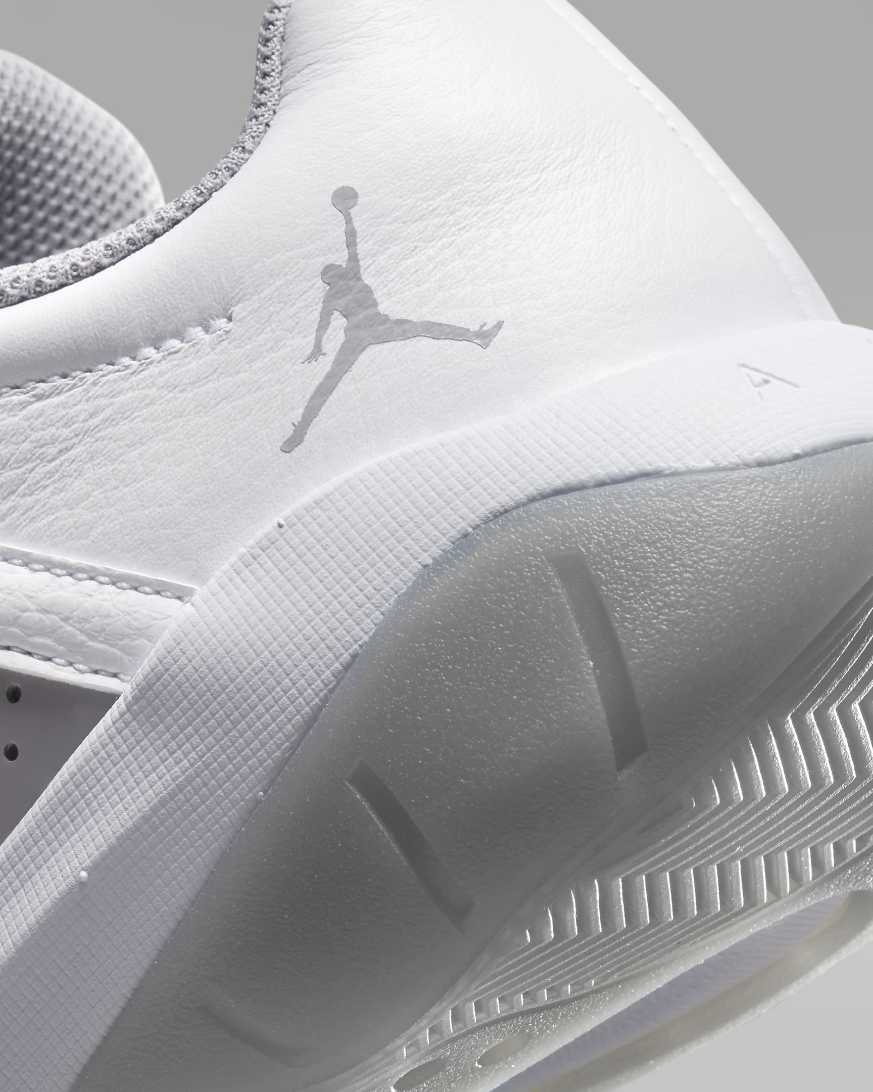 Air Jordan 11 CMFT Low Women's Shoes. Nike SE