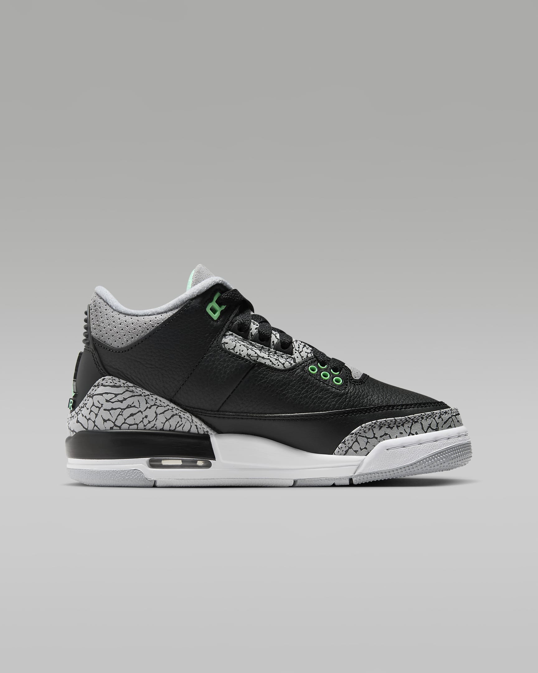 รองเท้าเด็กโต Air Jordan 3 Retro "Green Glow" - ดำ/Wolf Grey/ขาว/Green Glow