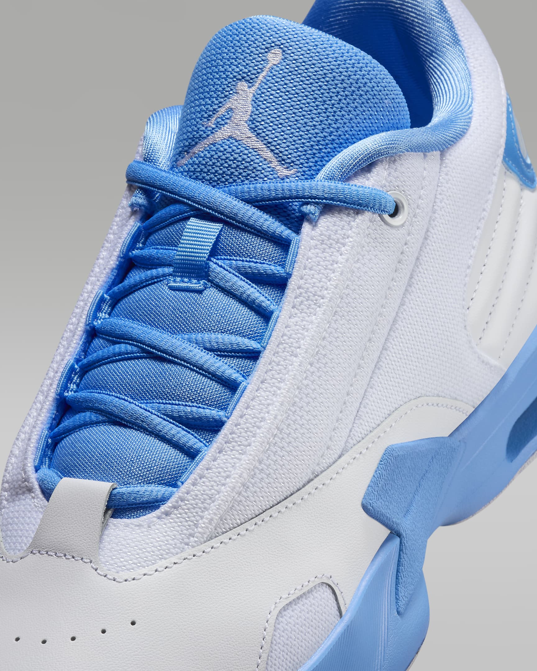 Tenis para mujer Jordan Max Aura 6 - Blanco/Azul universitario/Blanco