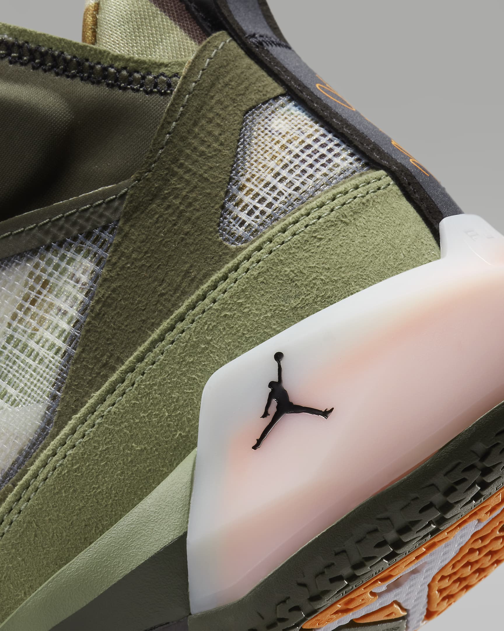 Air Jordan XXXVII SP Basketball Shoes. Nike LU