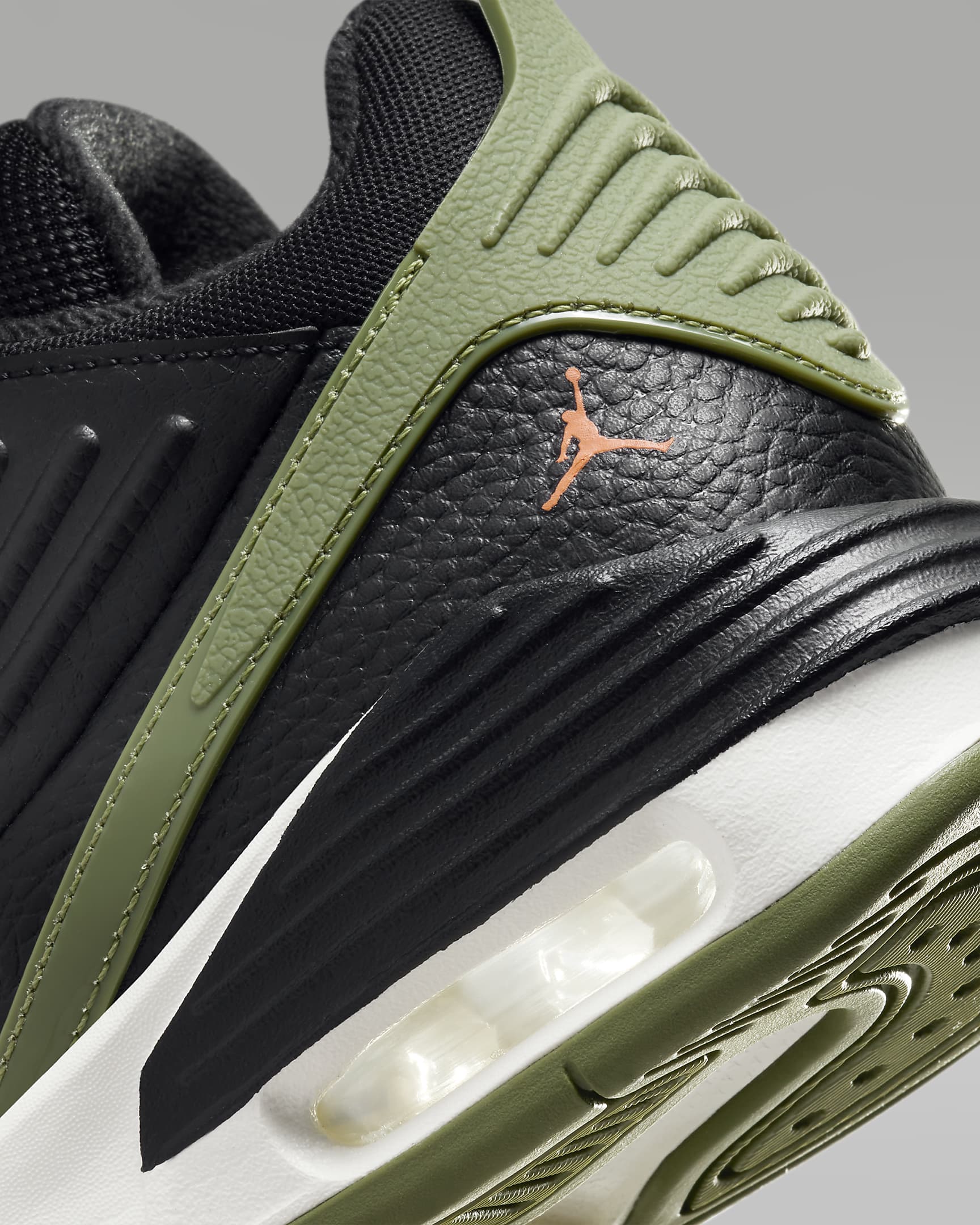 Jordan Max Aura 5 Older Kids
