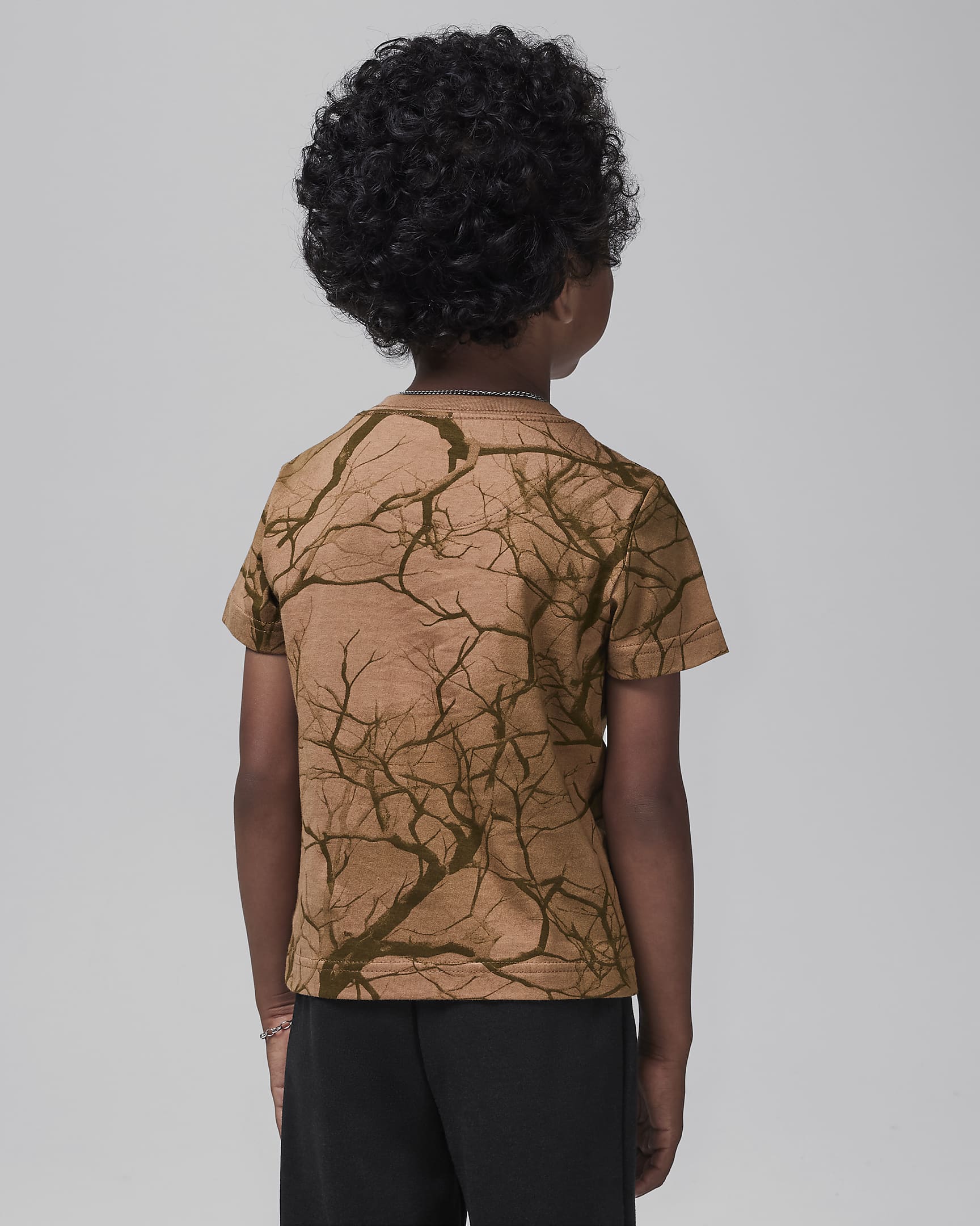 Playera con estampado de árbol genealógico infantil Jordan - Marrón arqueo