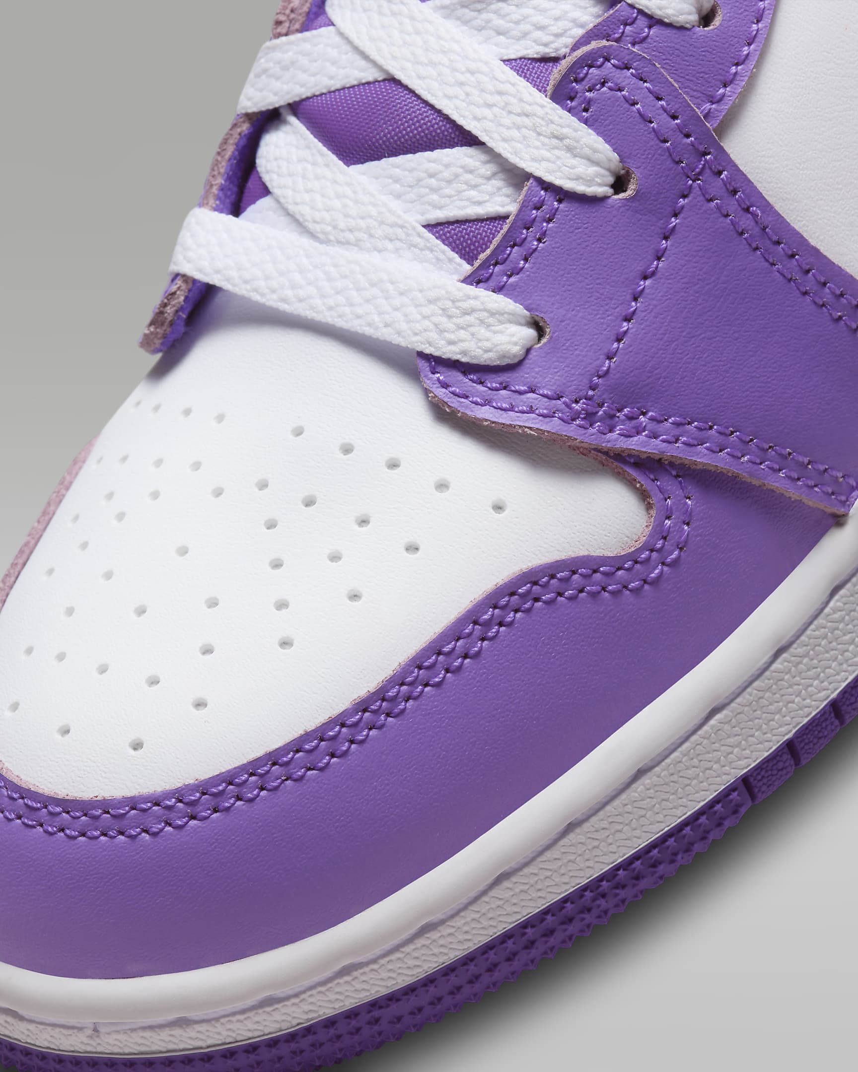 Air Jordan 1 Mid Older Kids' Shoes - Purple Venom/White