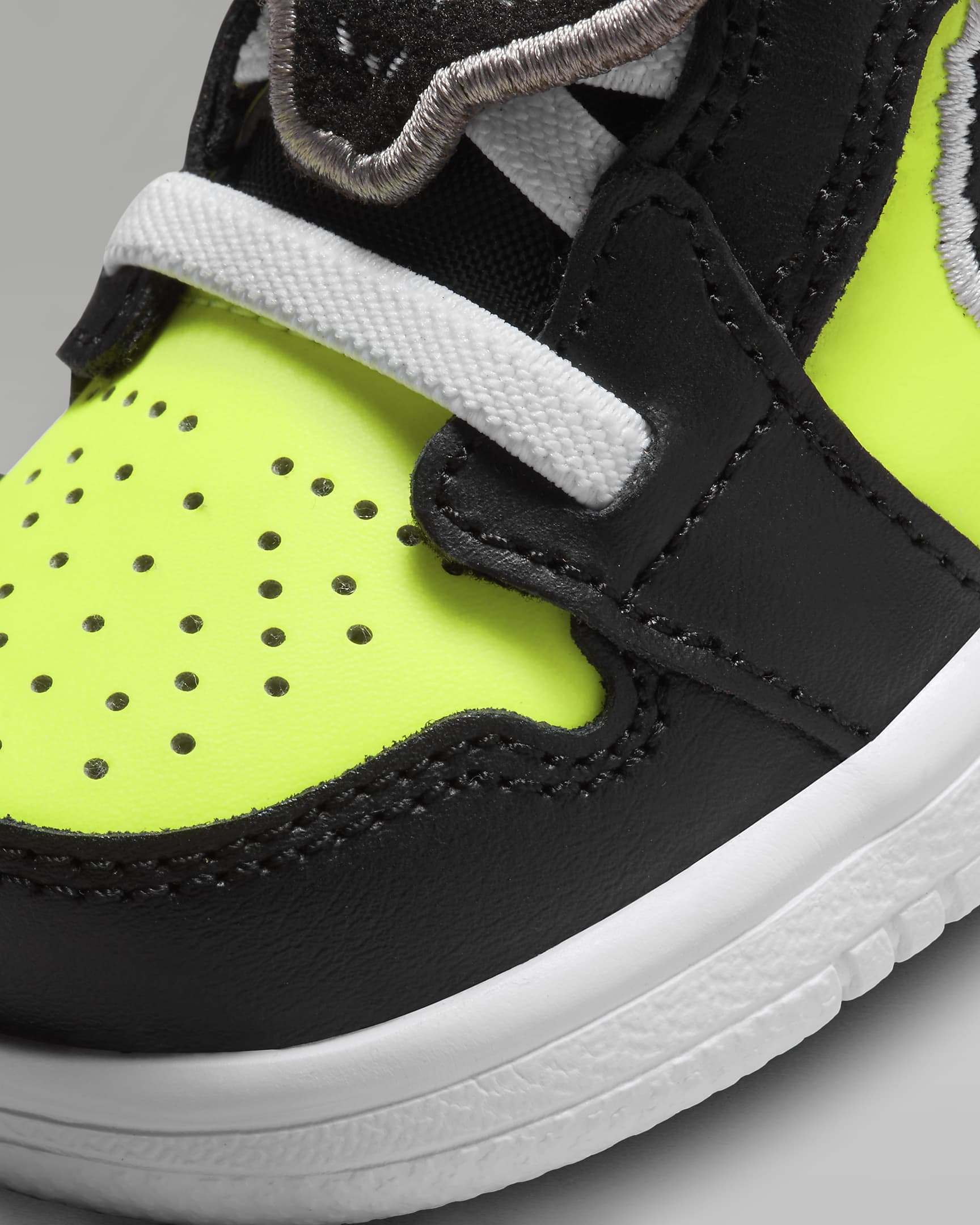 Jordan 1 Low Alt SE Baby/Toddler Shoes. Nike PH