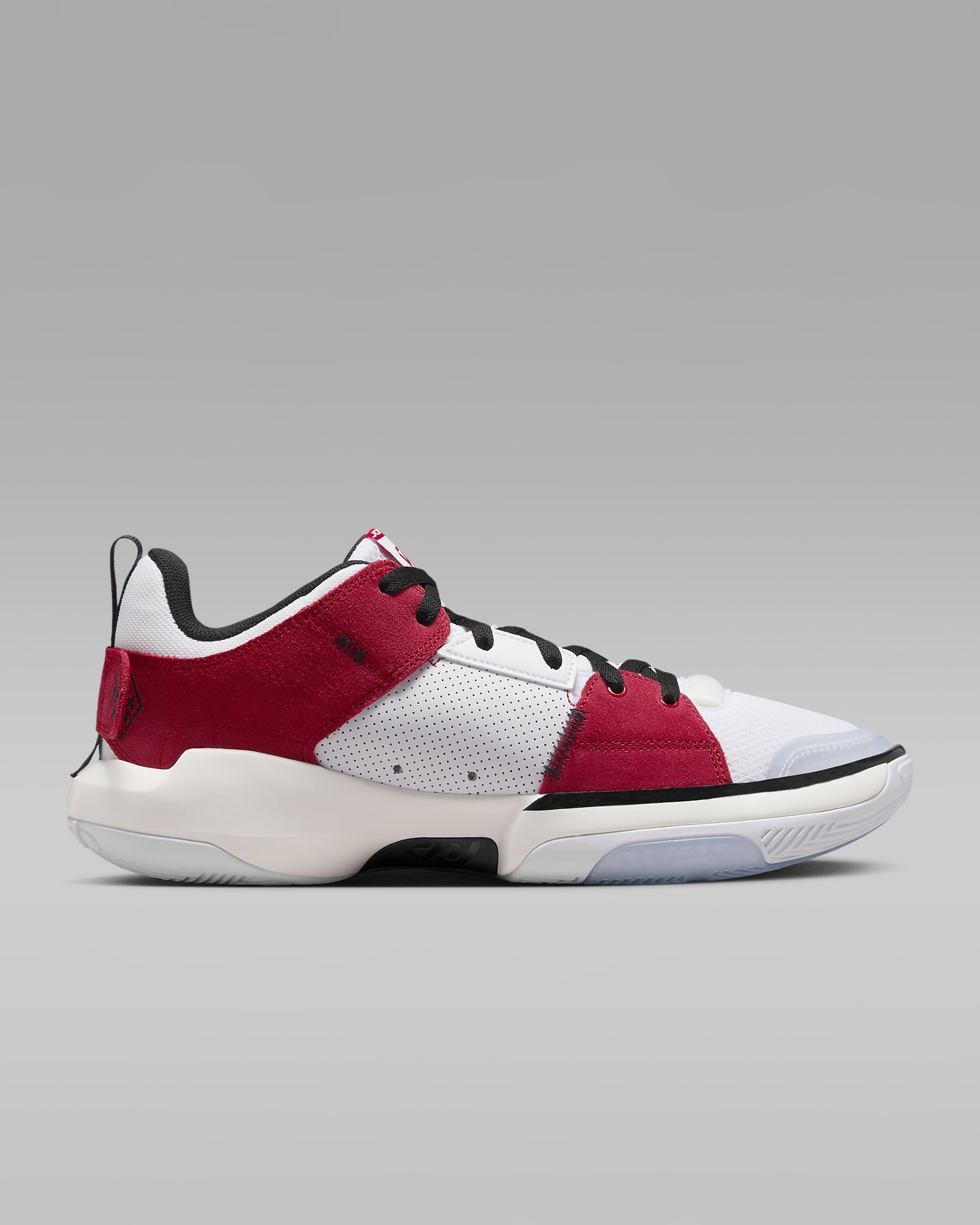 Tenis de básquetbol Jordan One Take 5 - Blanco/Vela/Negro/Rojo gimnasio