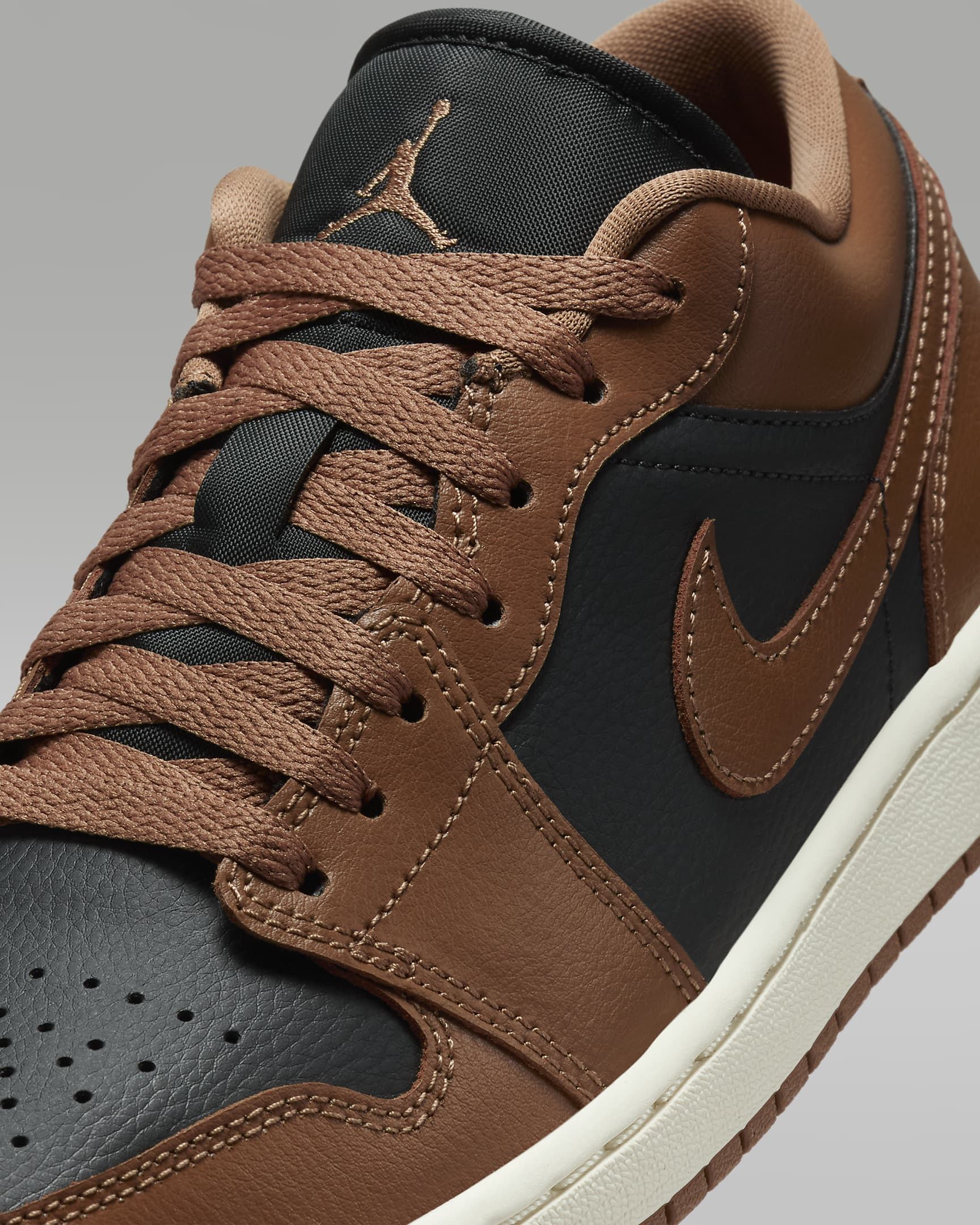 Air Jordan 1 Low damesschoenen - Off Noir/Sail/Archaeo Brown