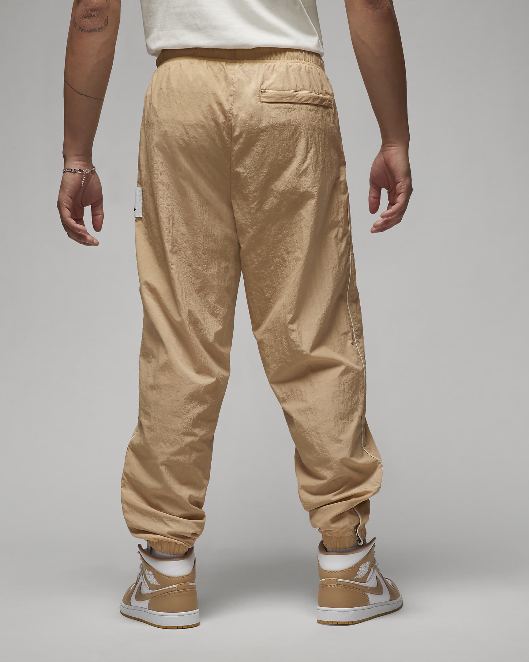 Jordan Essentials Men's Warmup Trousers. Nike IE