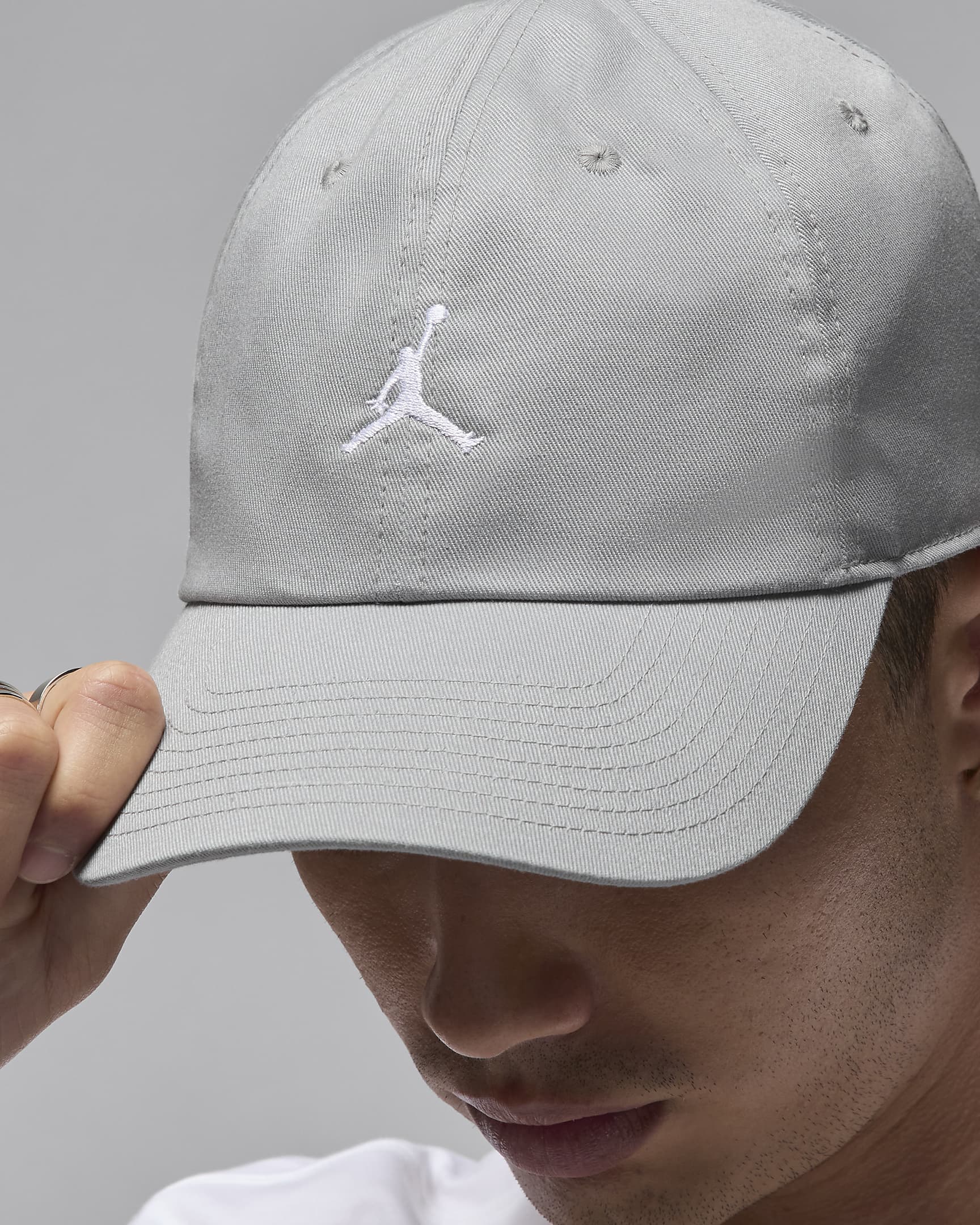 Jordan Club unstrukturierte Cap mit gebogenem Schirm - Light Smoke Grey/Weiß