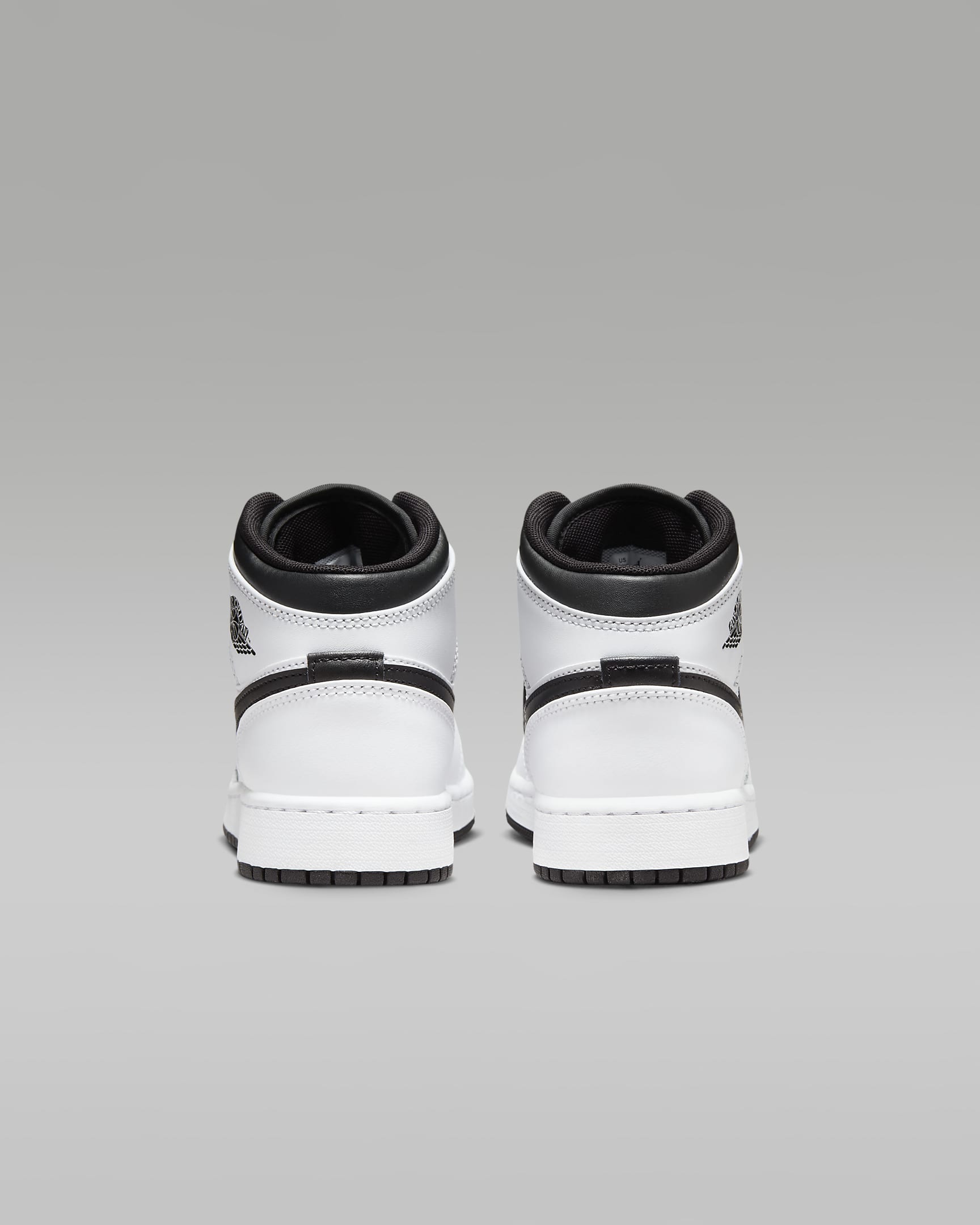 Air Jordan 1 Mid Older Kids' Shoes. Nike BG