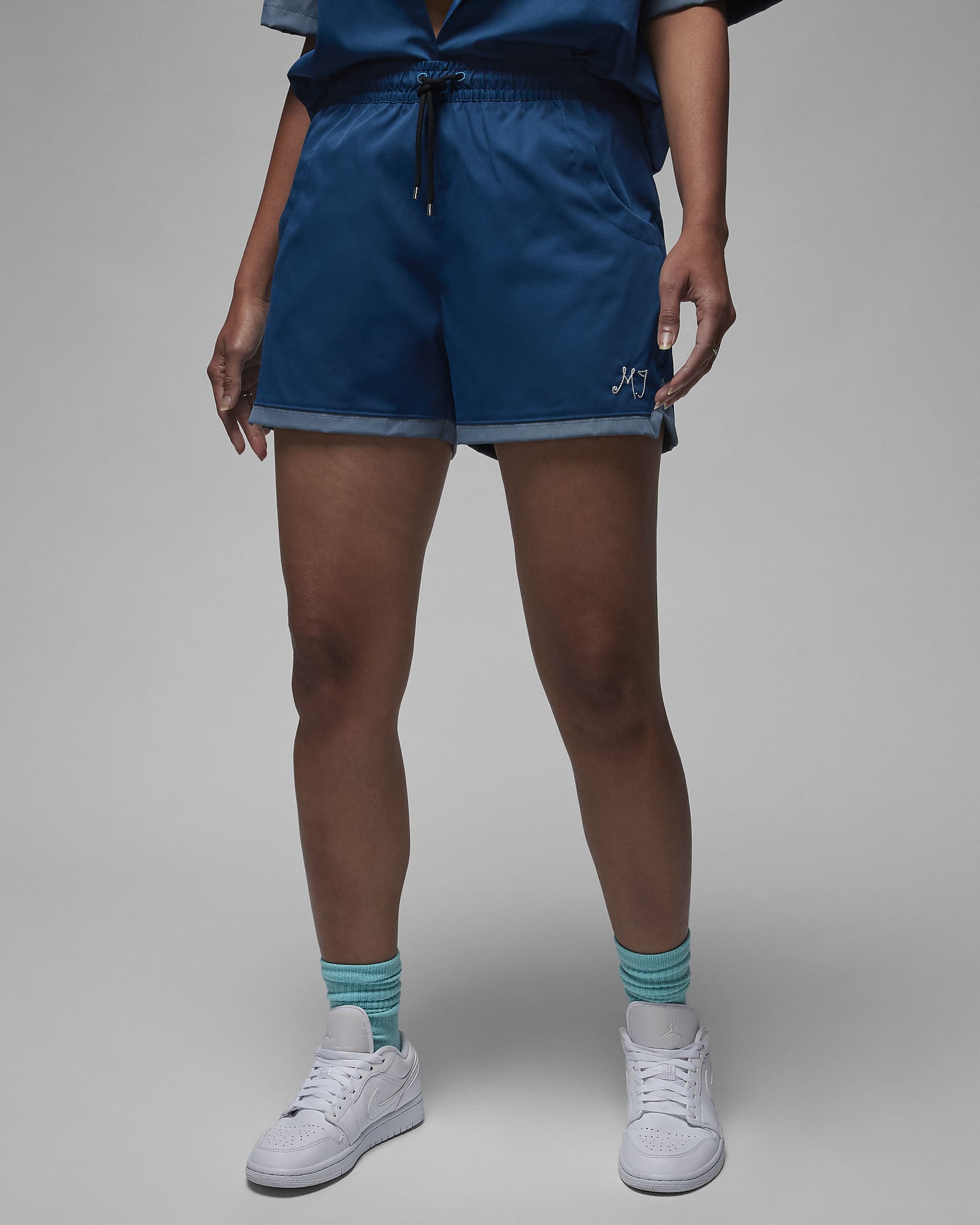 Jordan Women's Woven Shorts. Nike IE