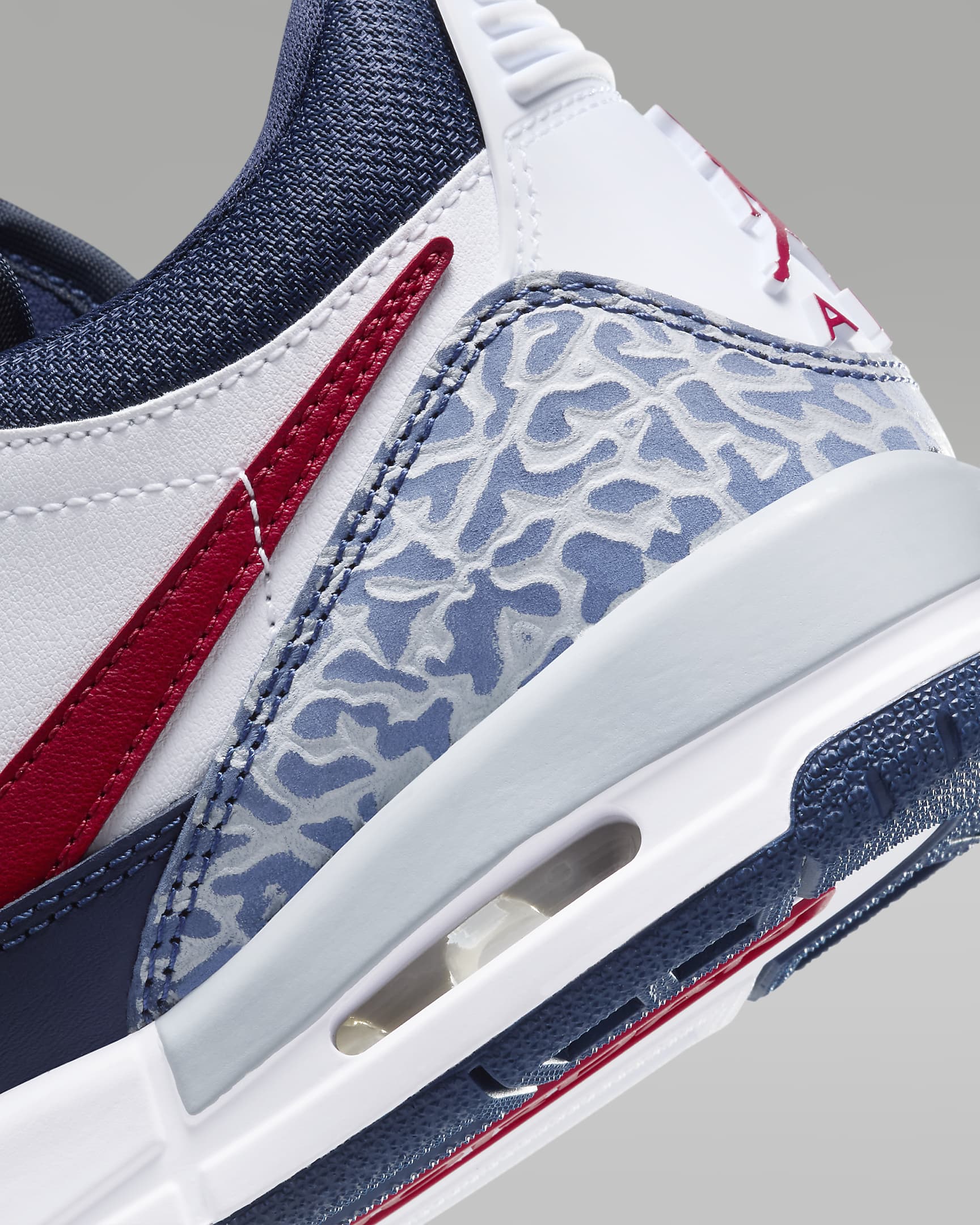 Air Jordan Legacy 312 Low Schuh für ältere Kinder - Weiß/Midnight Navy/Wolf Grey/Varsity Red