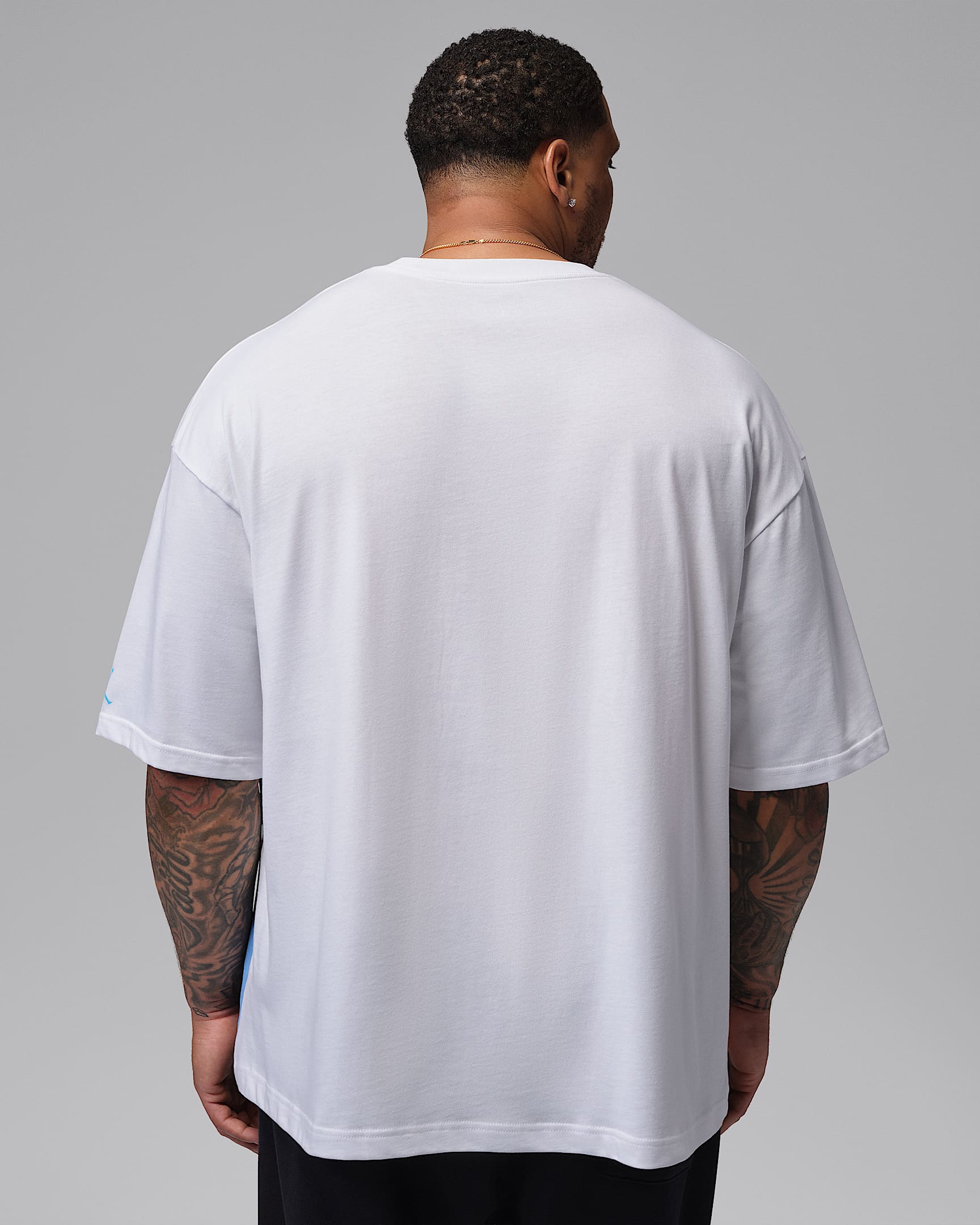 Jordan Sport Men's Dri-FIT Graphic T-Shirt - White/Blue Beyond