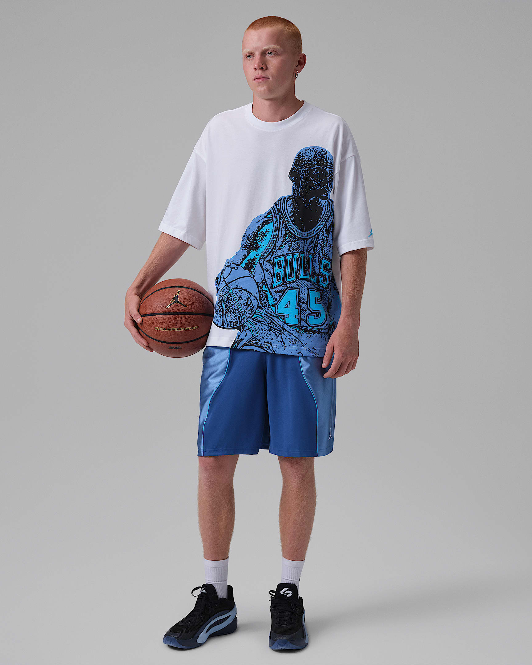 Jordan Sport Men's Dri-FIT Graphic T-Shirt - White/Blue Beyond
