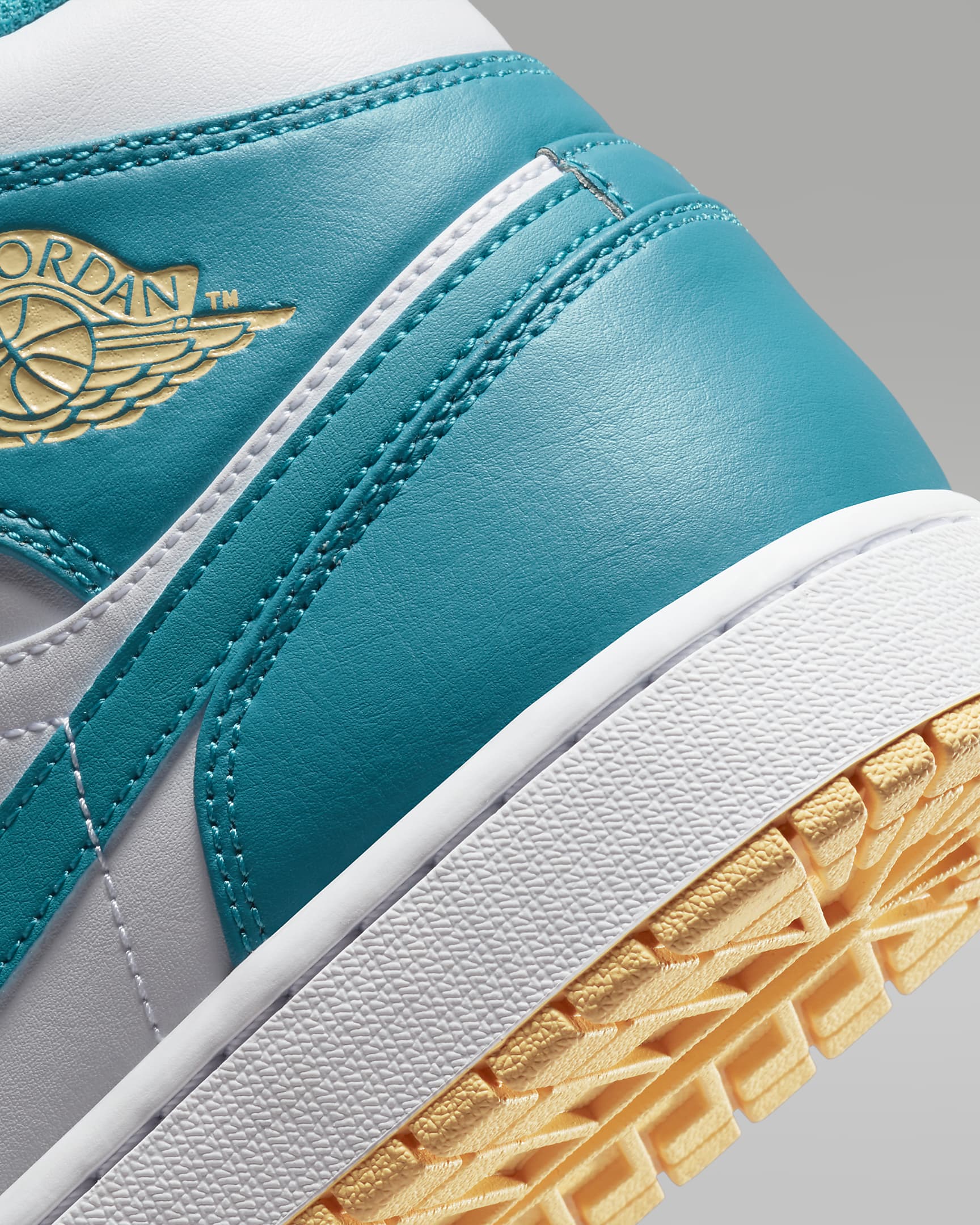 Air Jordan 1 Mid Men's Shoes - Aquatone/White/Celestial Gold