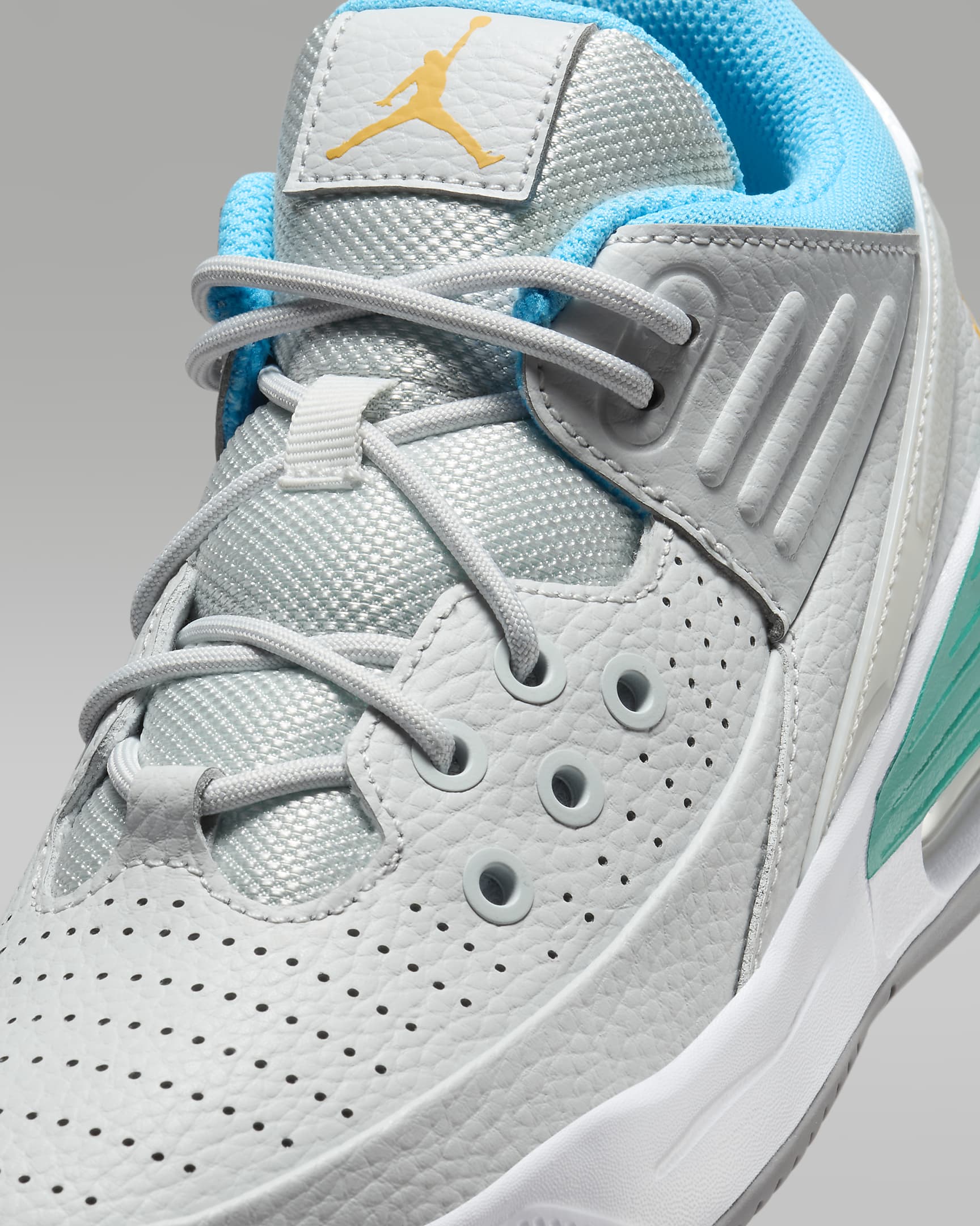 Jordan Max Aura 5 Older Kids' Shoes - Photon Dust/Cement Grey/New Emerald/Taxi