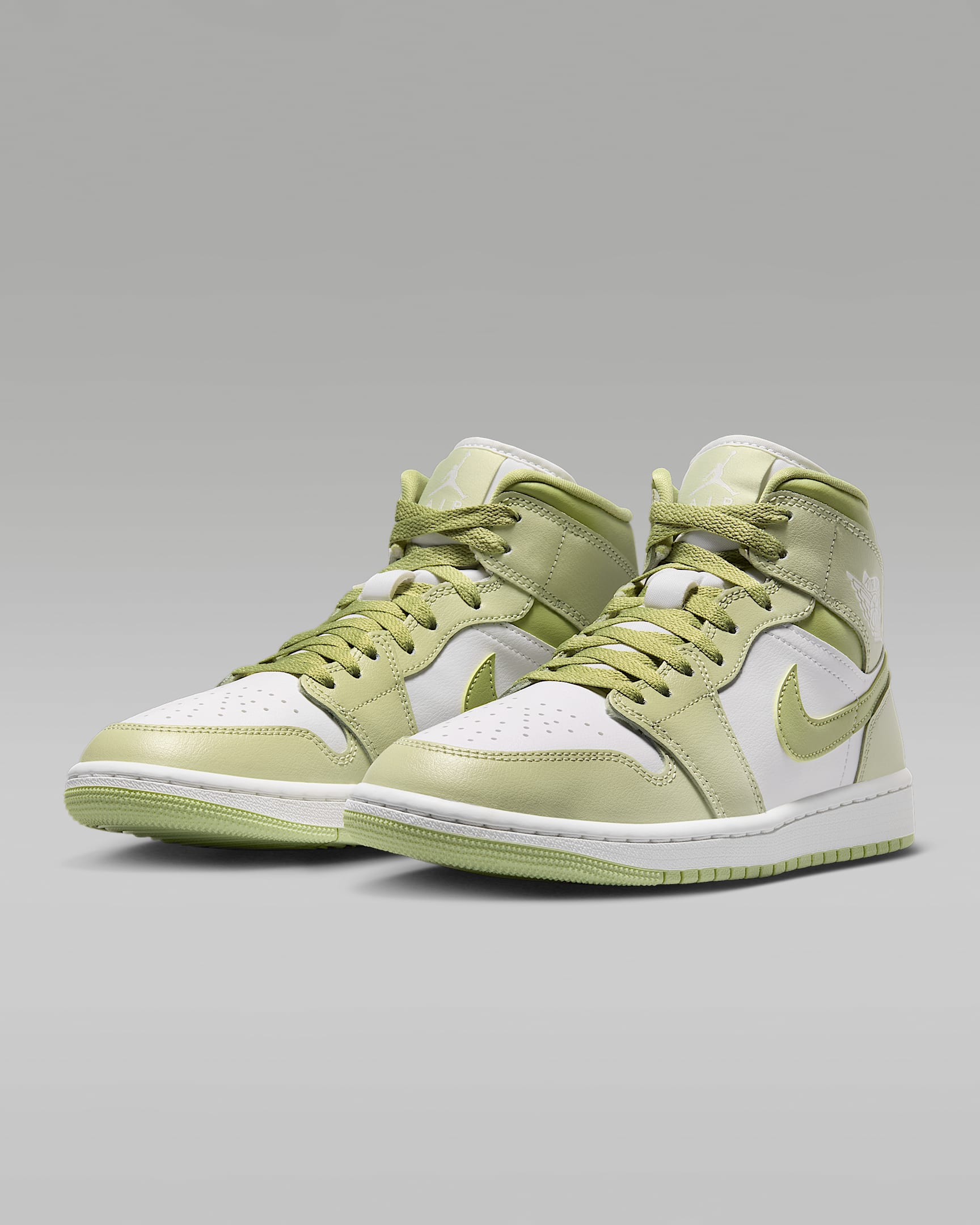 Chaussure Air Jordan 1 Mid pour femme - Olive Aura/Lawn/Coconut Milk/Sail