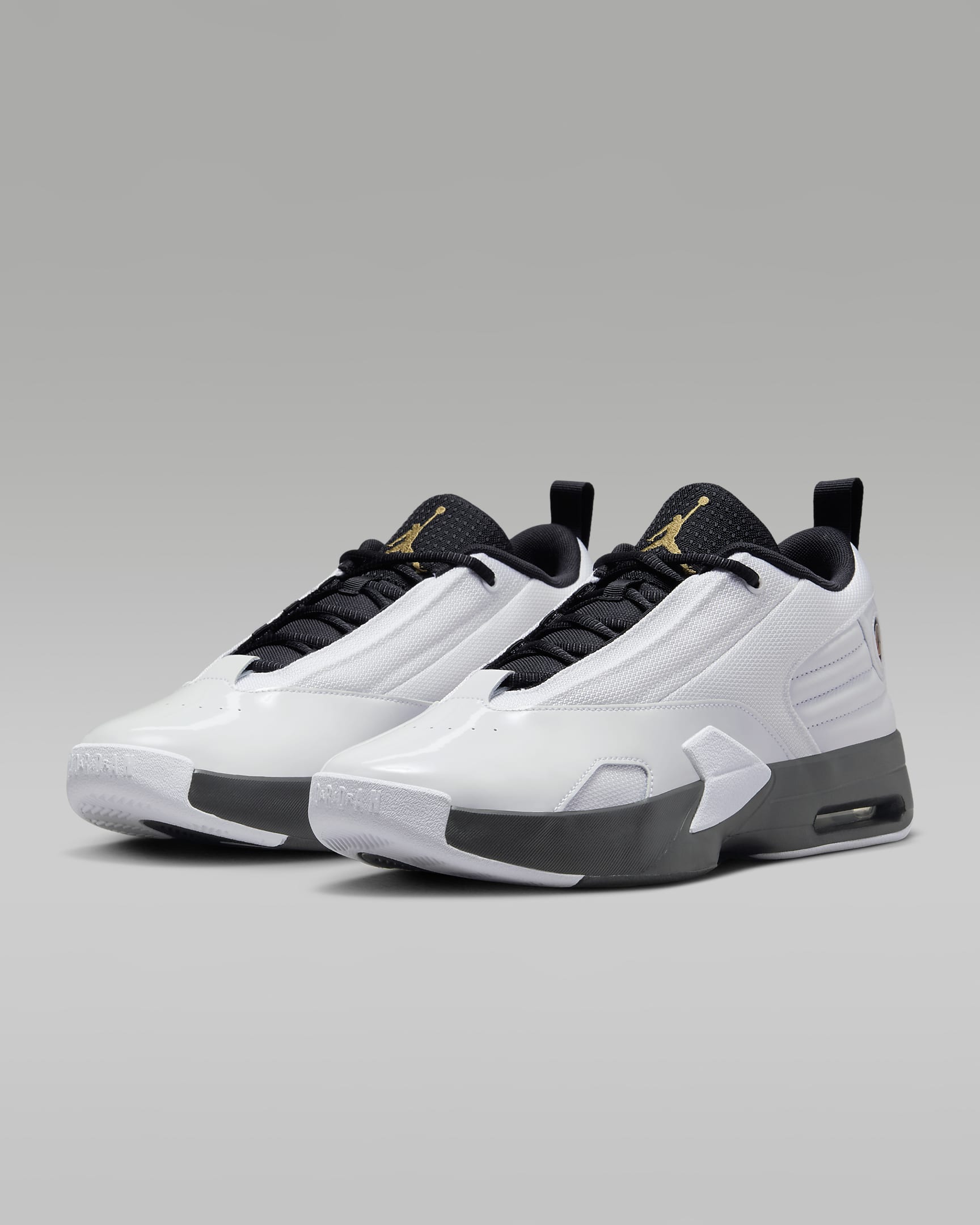 Tenis para hombre Jordan Max Aura 6 - Blanco/Negro/Oro metalizado