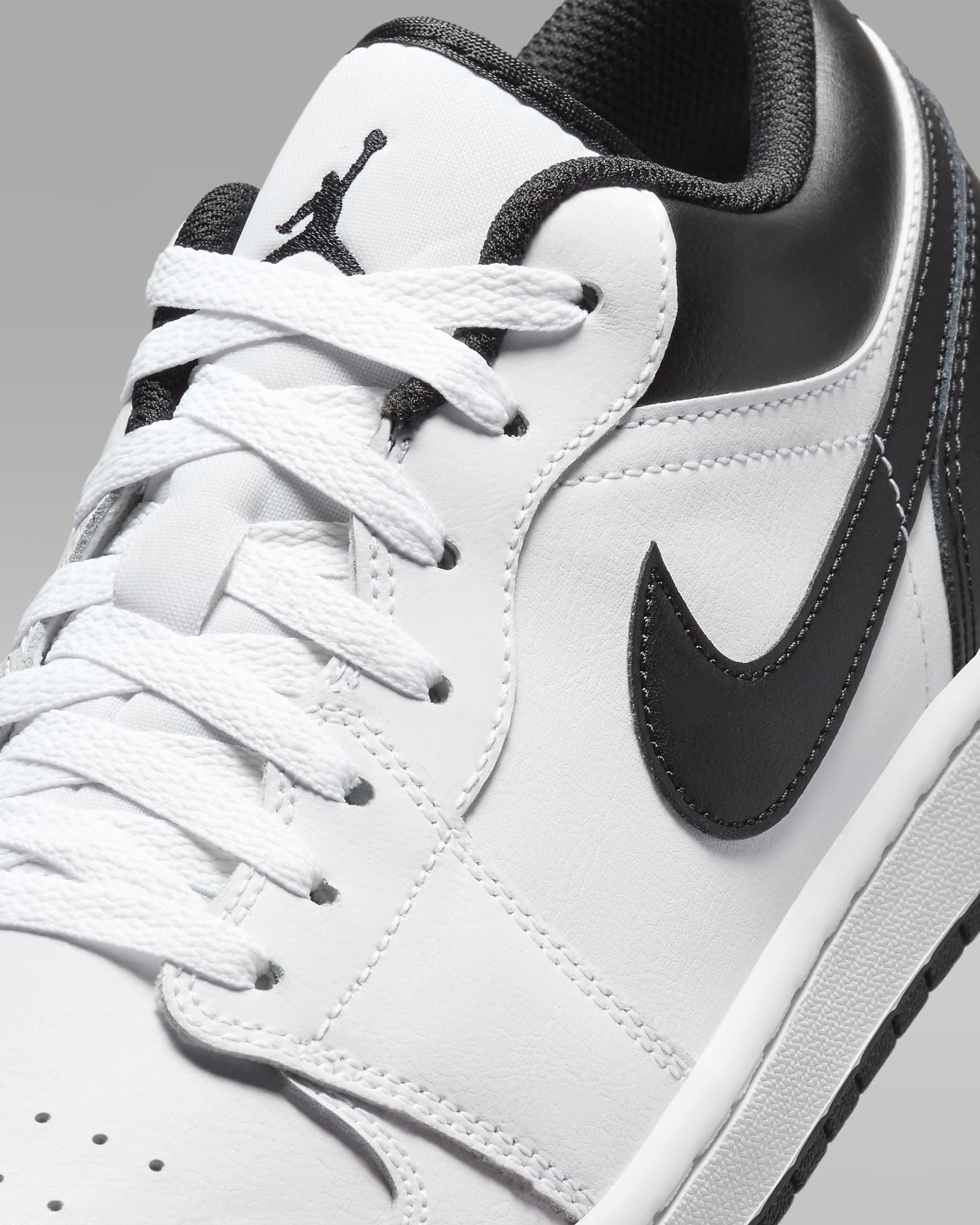 Air Jordan 1 Low Men's Shoes. Nike IE