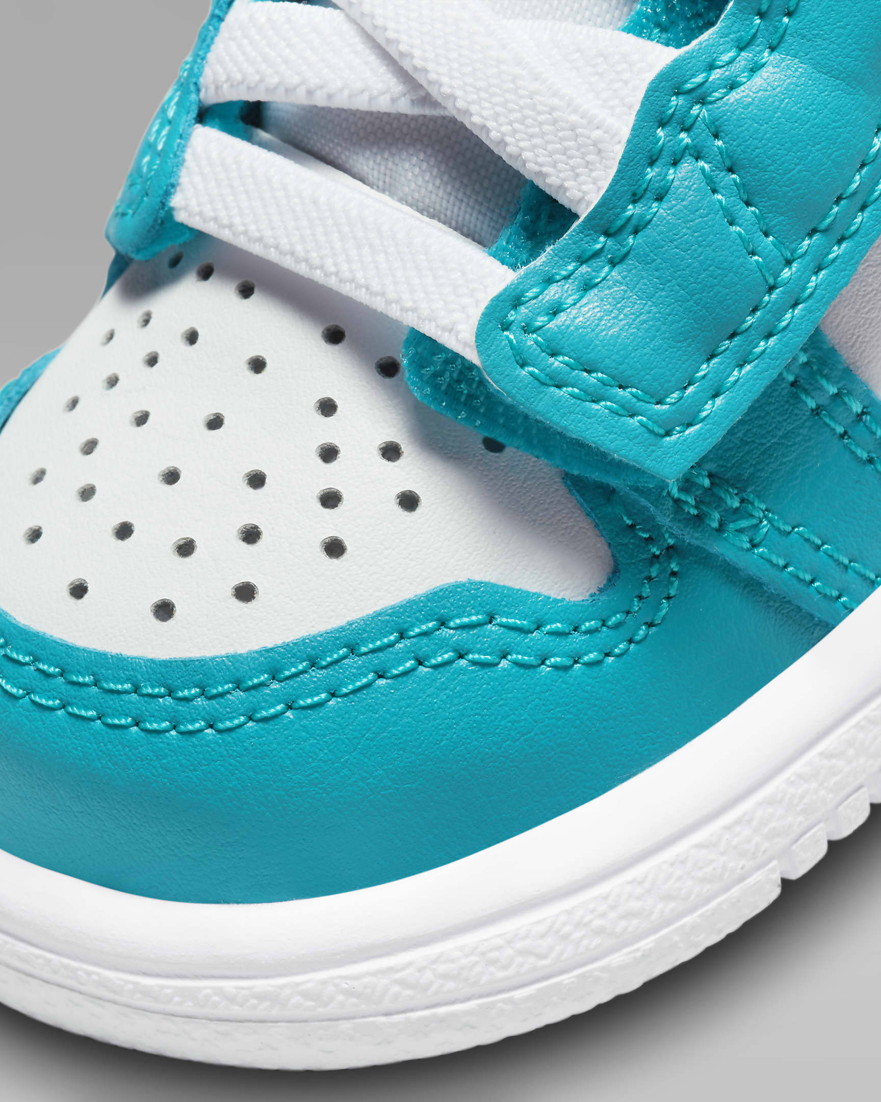 Jordan 1 Mid Baby and Toddler Shoe. Nike IN