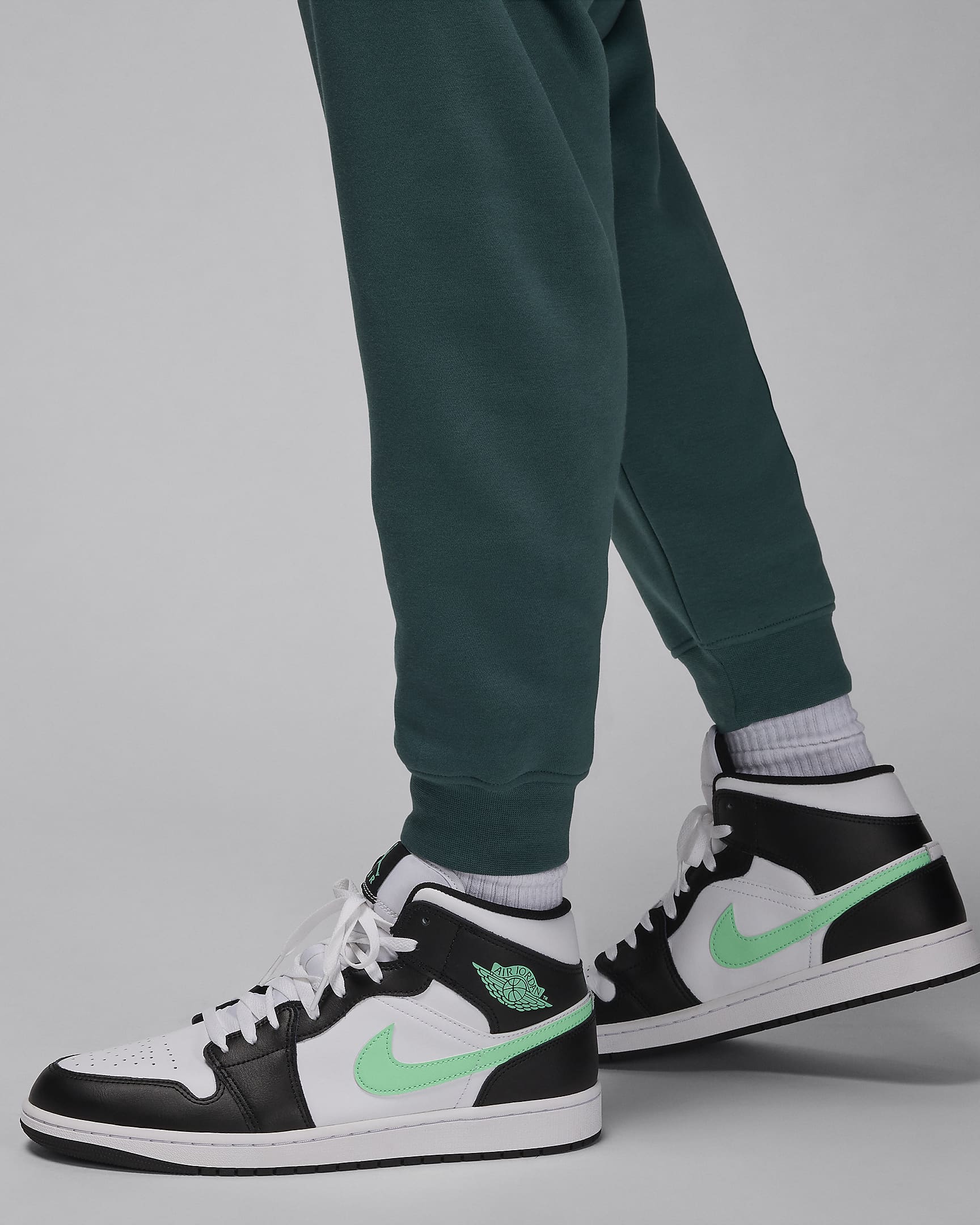 Jordan Essentials Baseline-Fleece-Hose für Herren - Oxidized Green/Light Dew