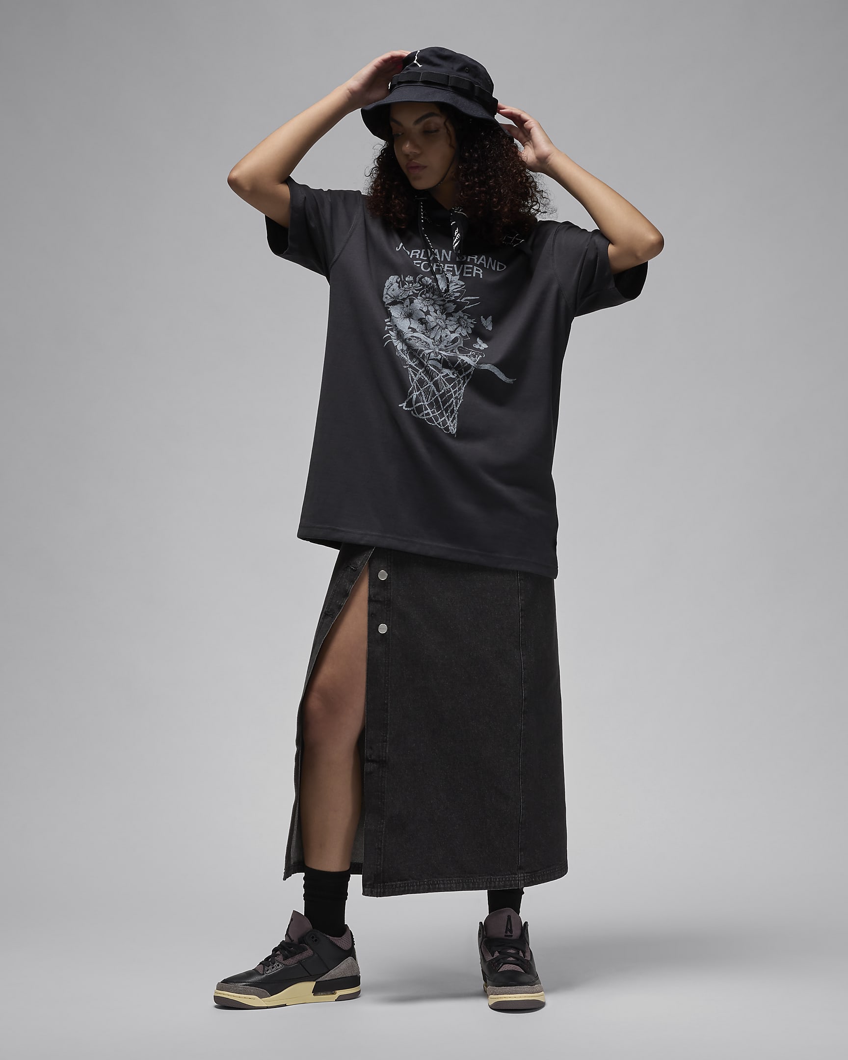 Jordan Women's Oversized Graphic T-Shirt - Off Noir