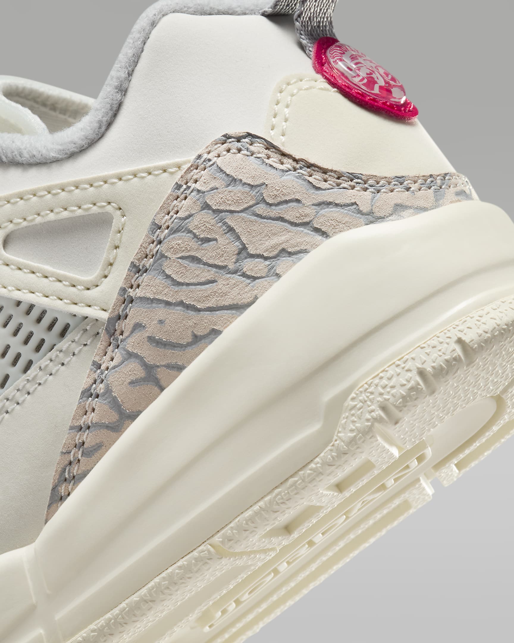 Jordan Spizike Low cipő kisgyerekeknek - Sail/Coconut Milk/Sandstone/University Red