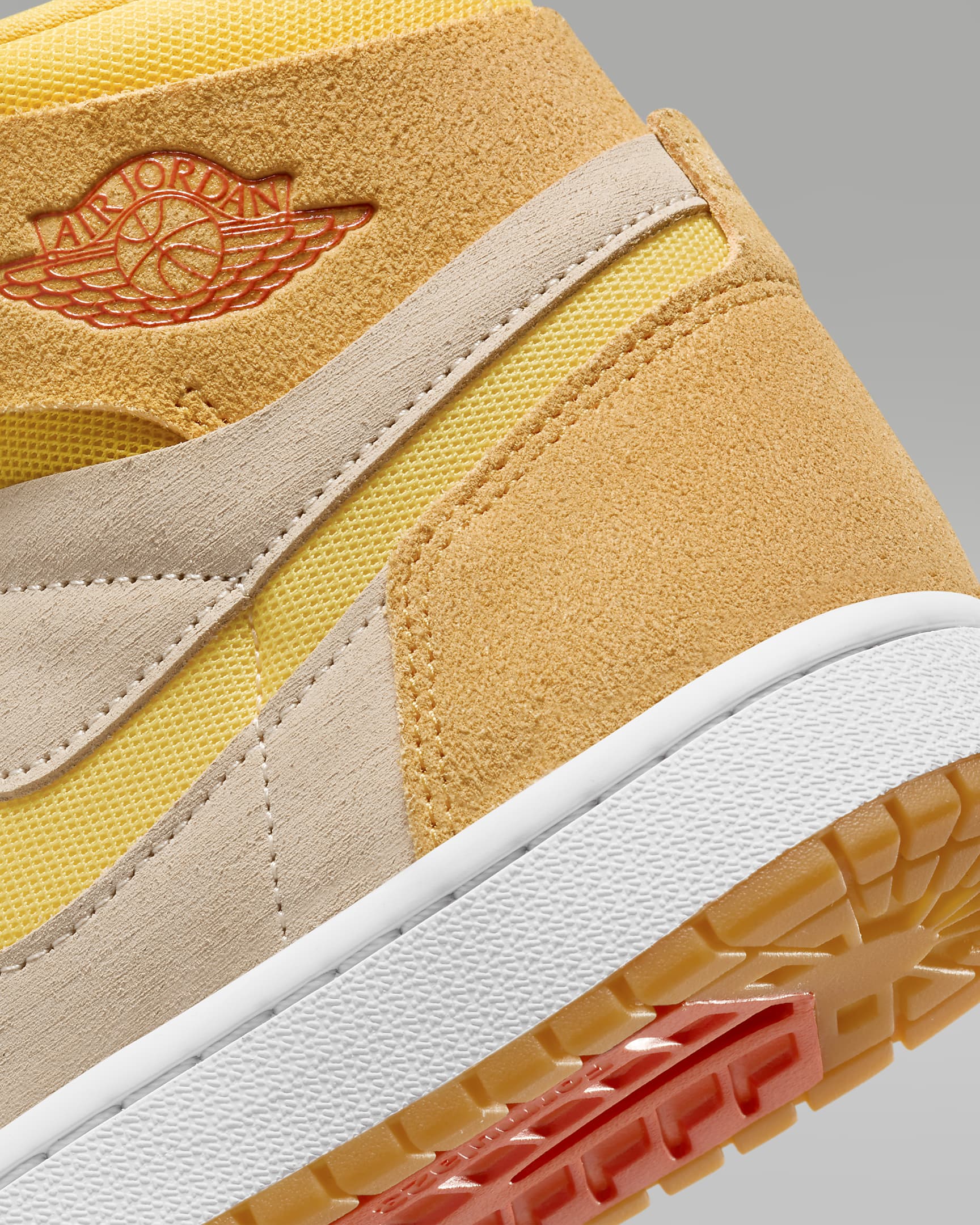 Tenis para mujer Air Jordan 1 Zoom CMFT 2 - Amarillo ocre/Vainilla pálido/Naranja seguridad/Amarillo tour