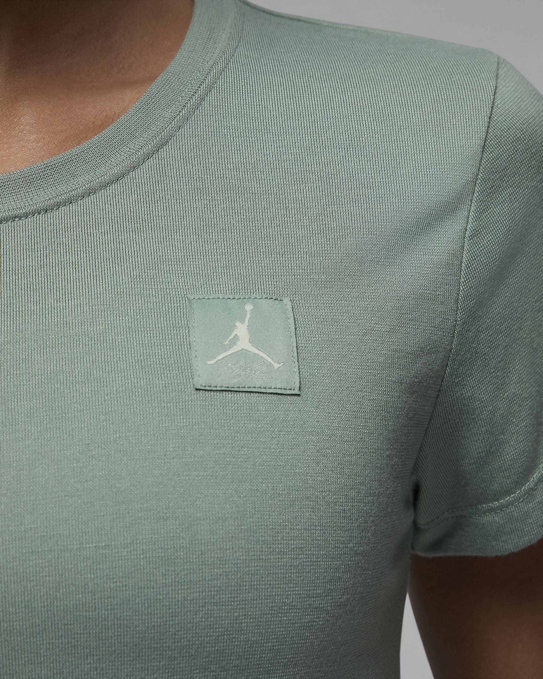Jordan Essentials Women's Slim Short-Sleeve T-Shirt. Nike LU