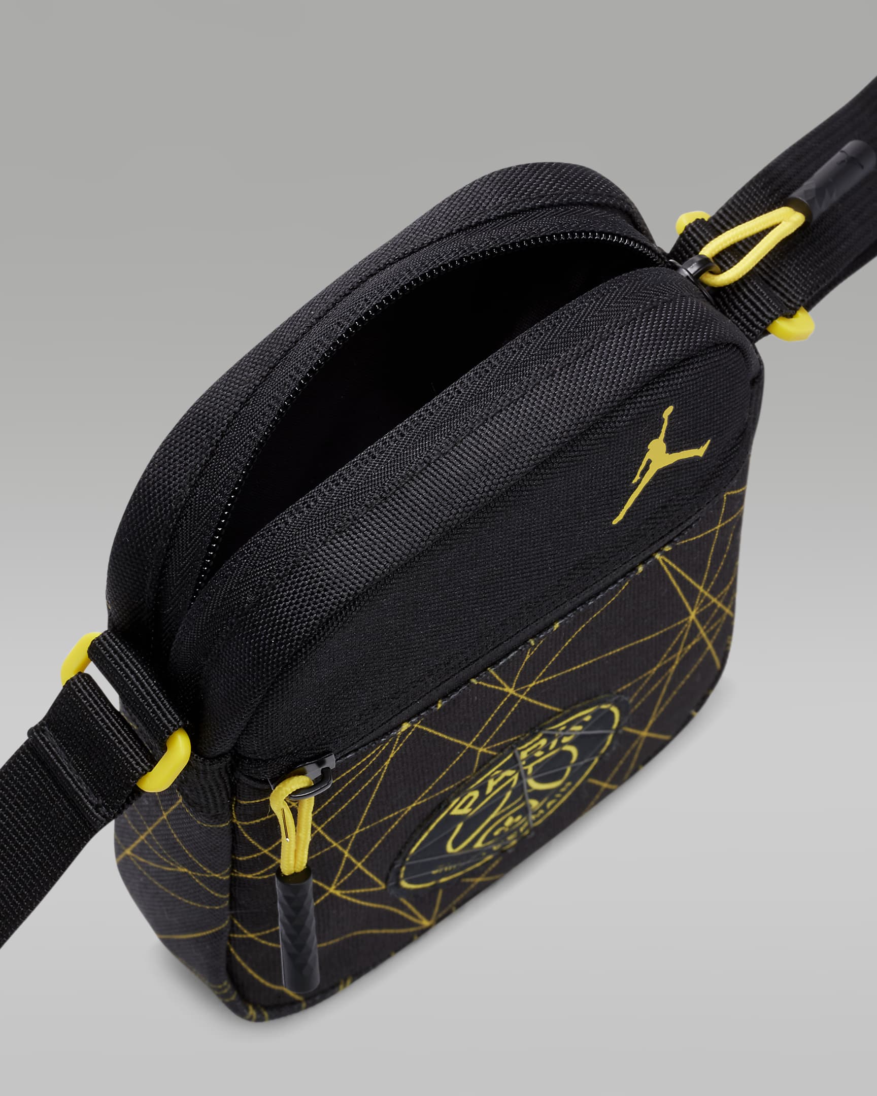 Jordan Paris SaintGermain Festival Bag Festival Bag (1L). Nike AT
