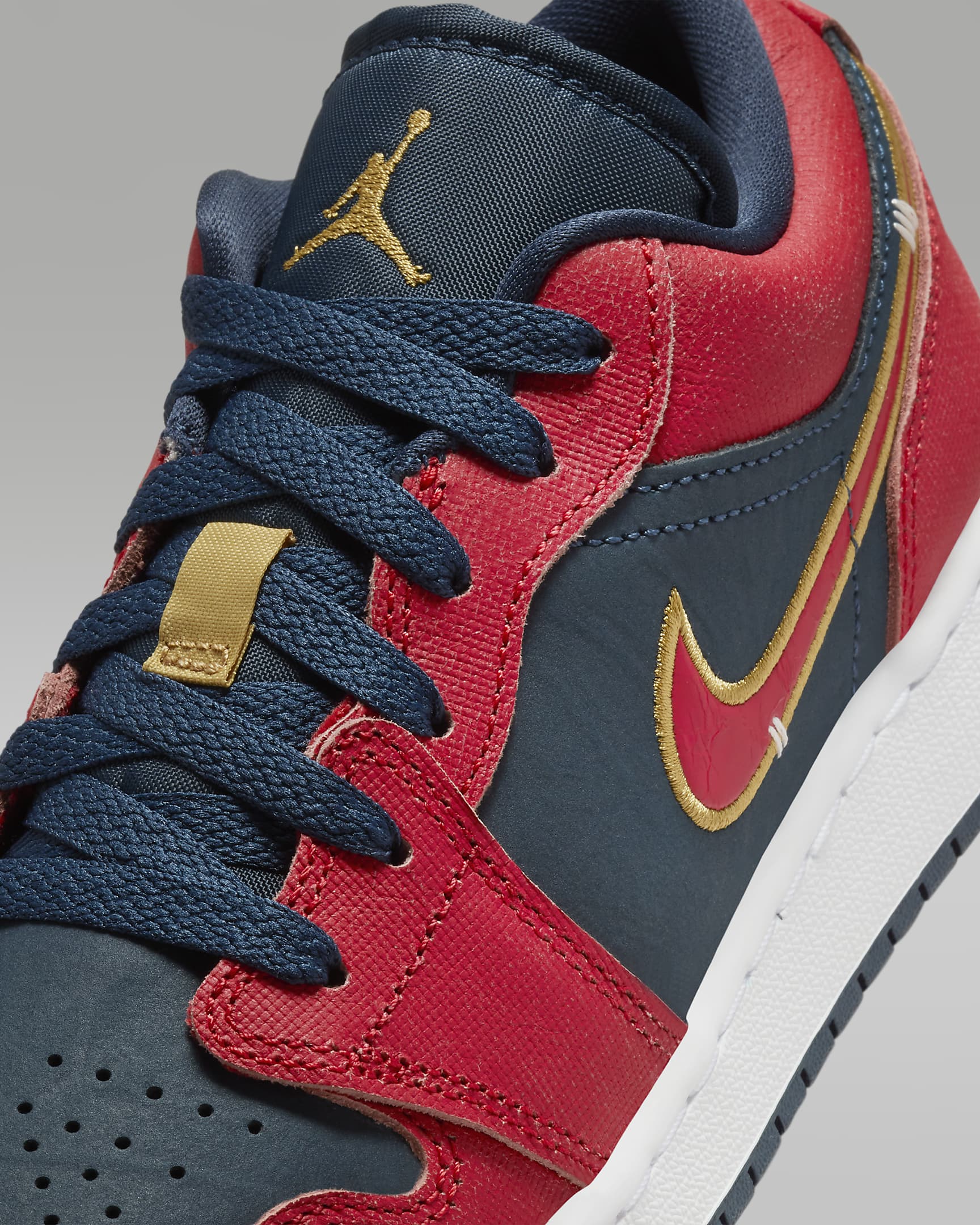 Air Jordan 1 Low SE Older Kids' Shoes - Armoury Navy/Metallic Gold/Sport Red